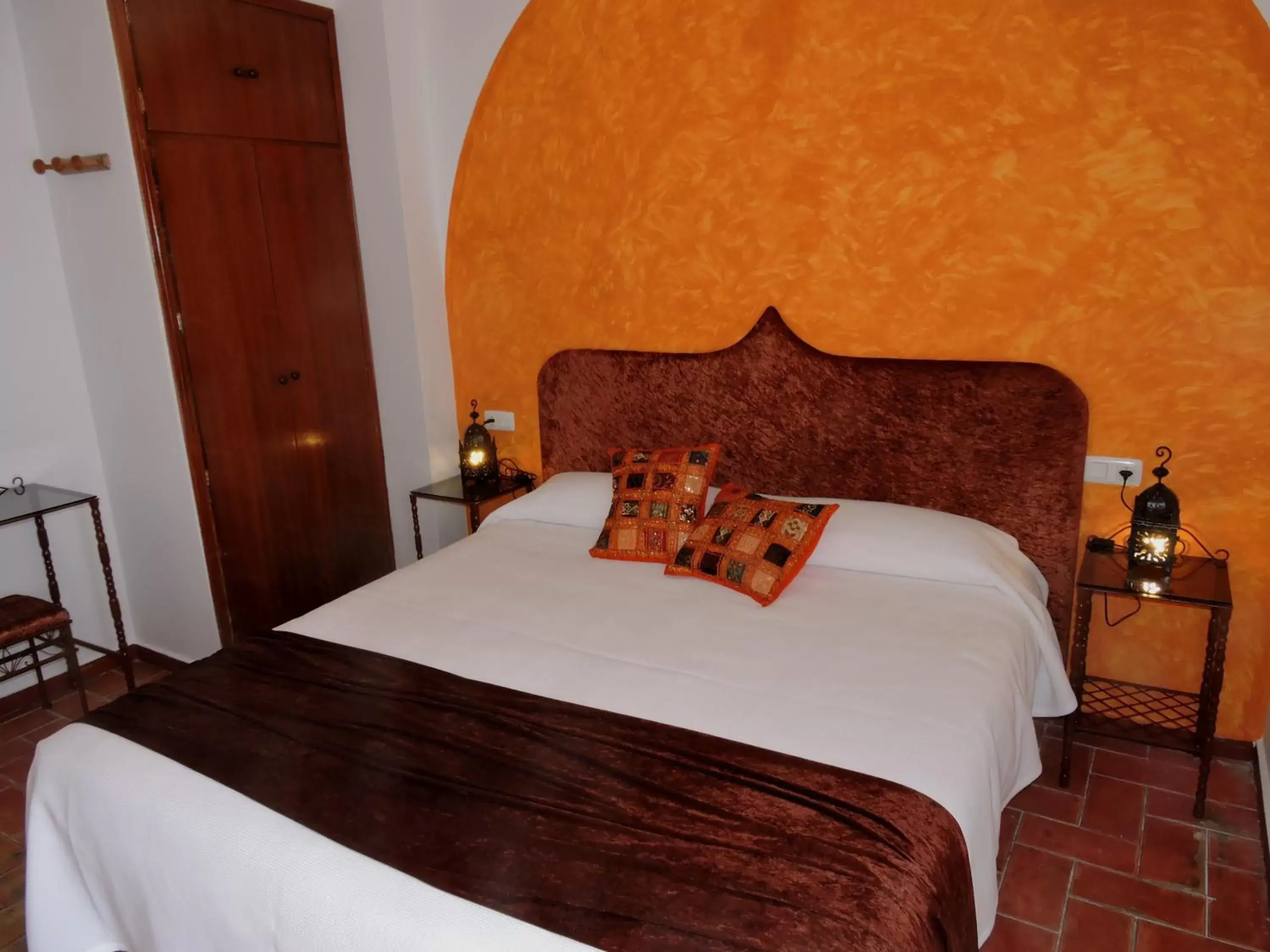 Photo of the whole room, Bed in Hotel La Fonda del Califa