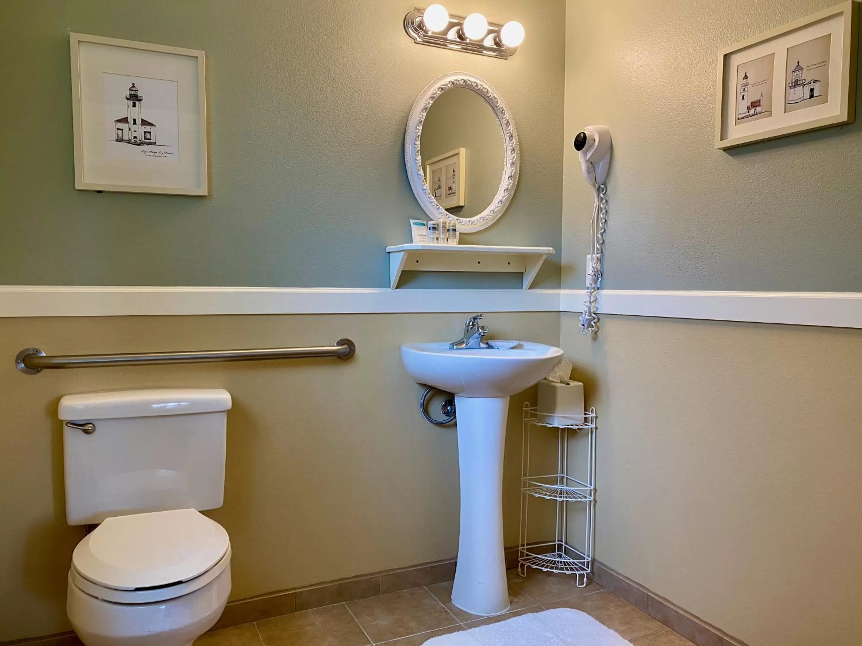 Bathroom in Lighthouse Inn