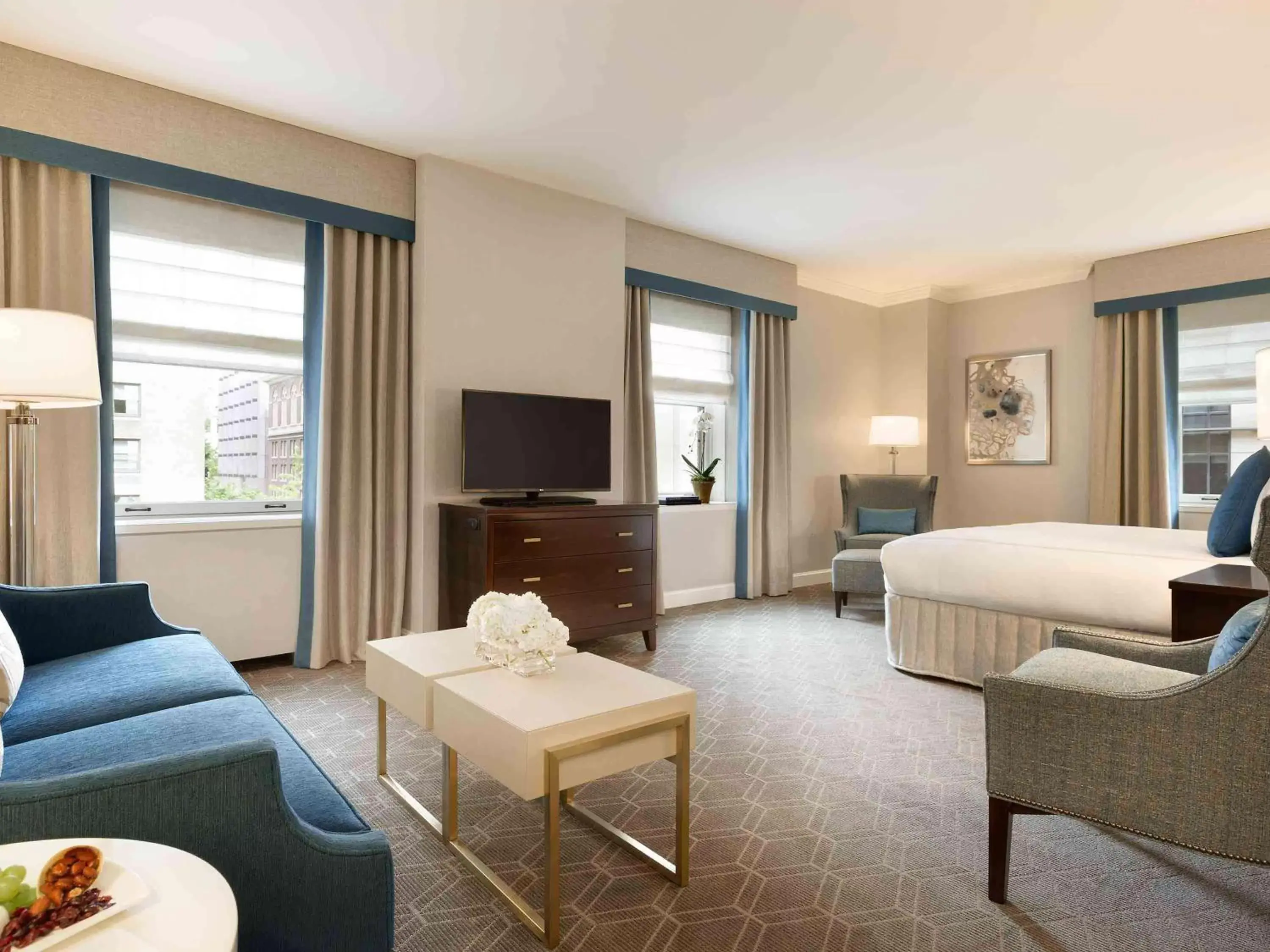 Bedroom, Seating Area in Fairmont Olympic Hotel