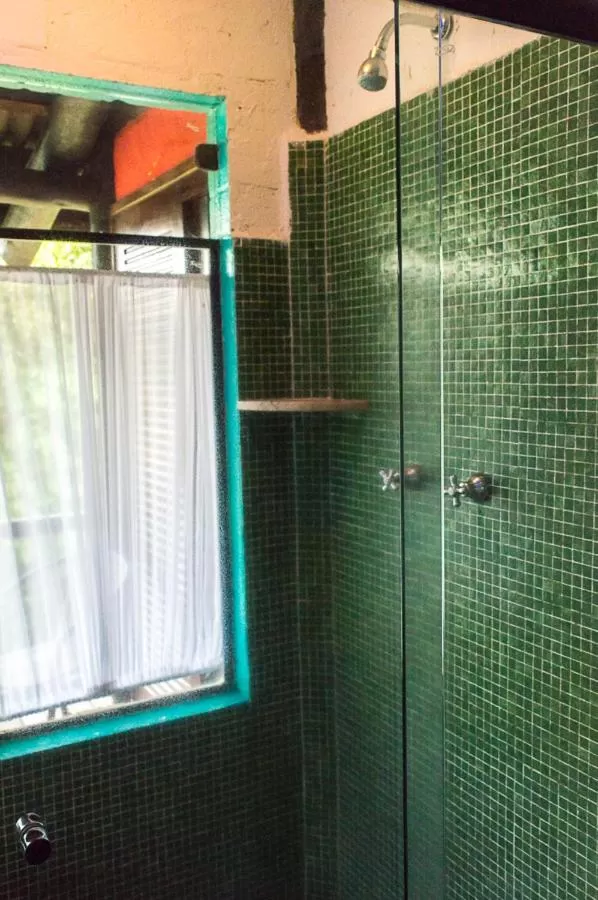 Shower in Pousada Vila Santa Barbara