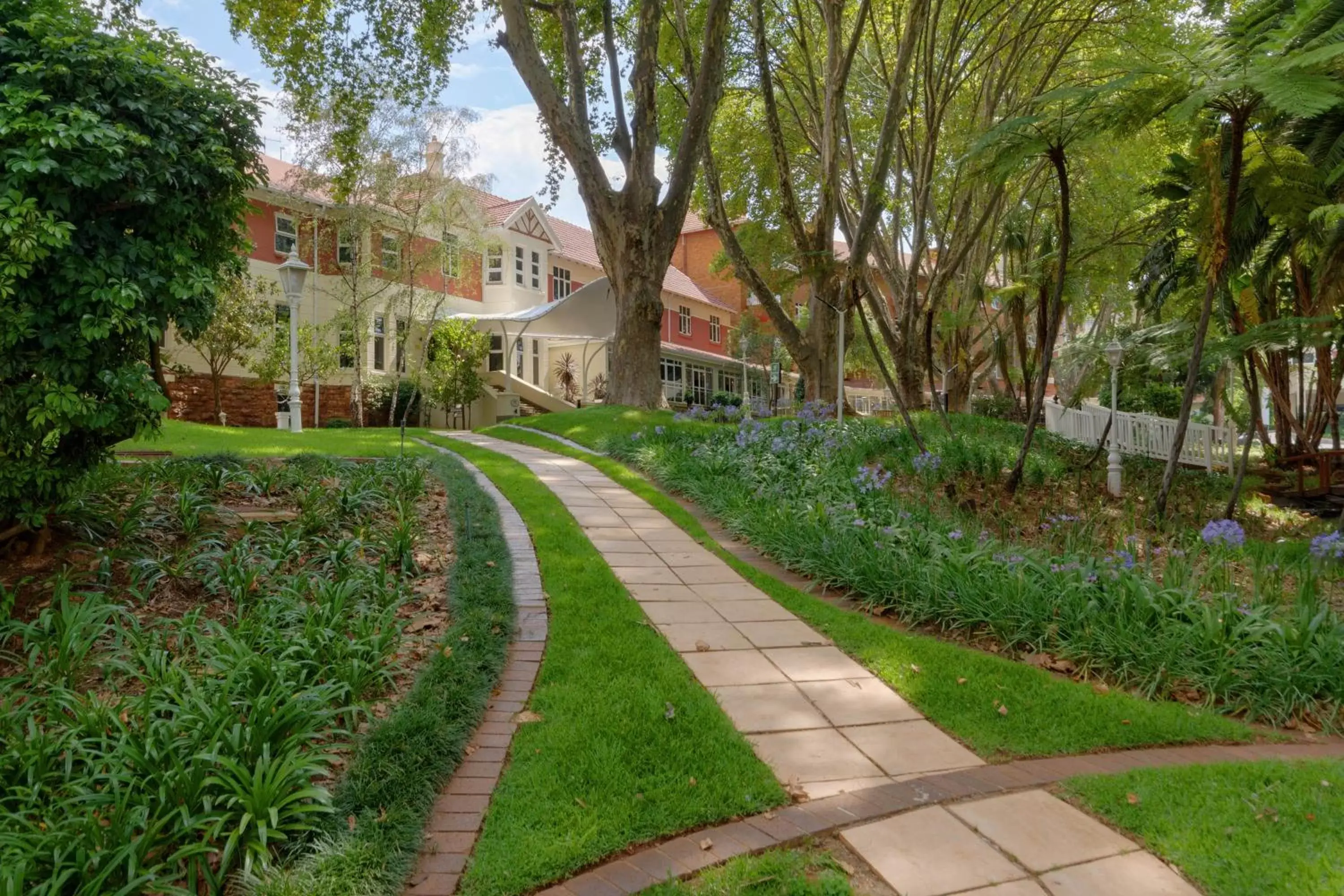 Property building, Garden in Holiday Inn - Johannesburg Sunnyside Park, an IHG Hotel