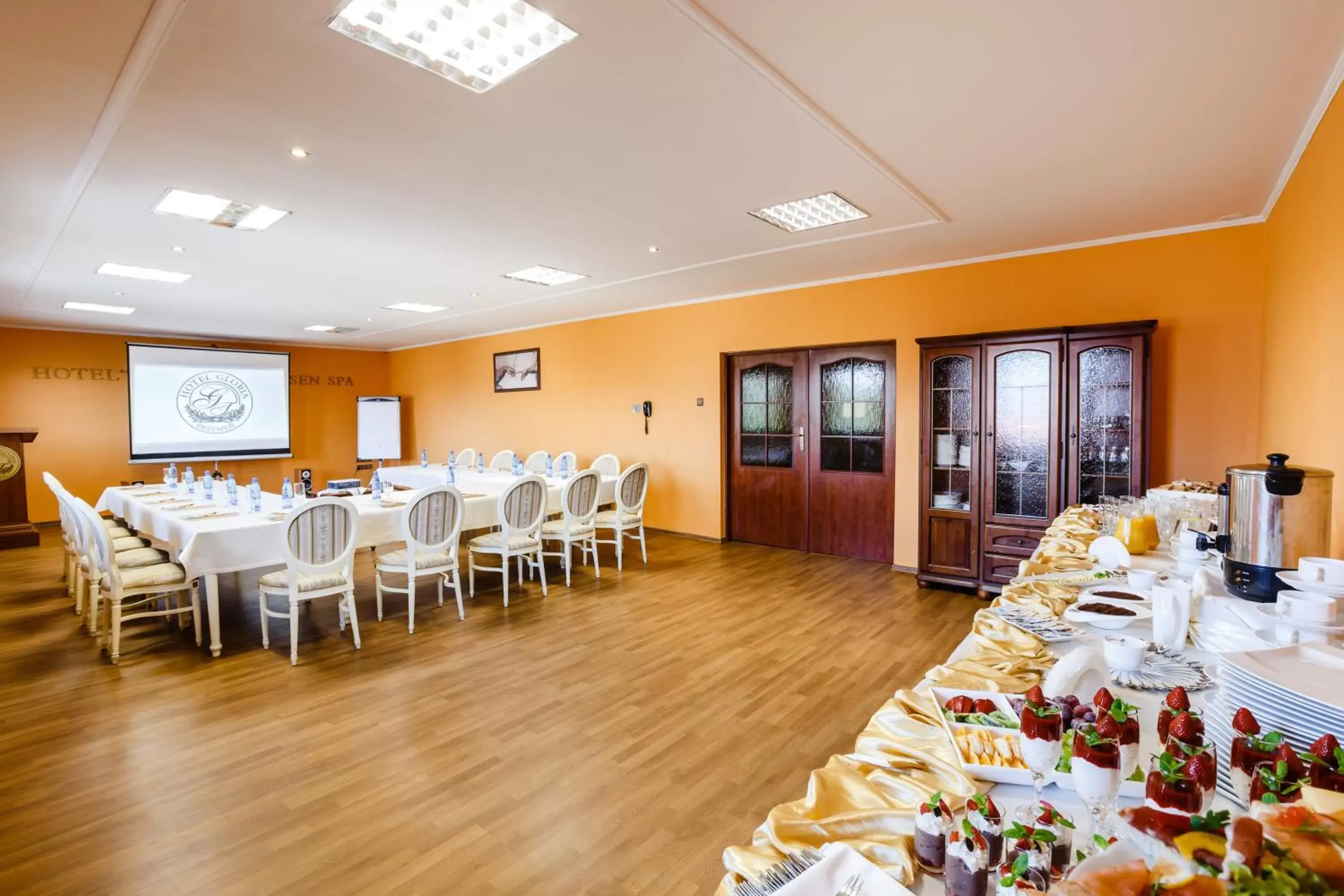 Meeting/conference room, Restaurant/Places to Eat in Spa Hotel Gloria