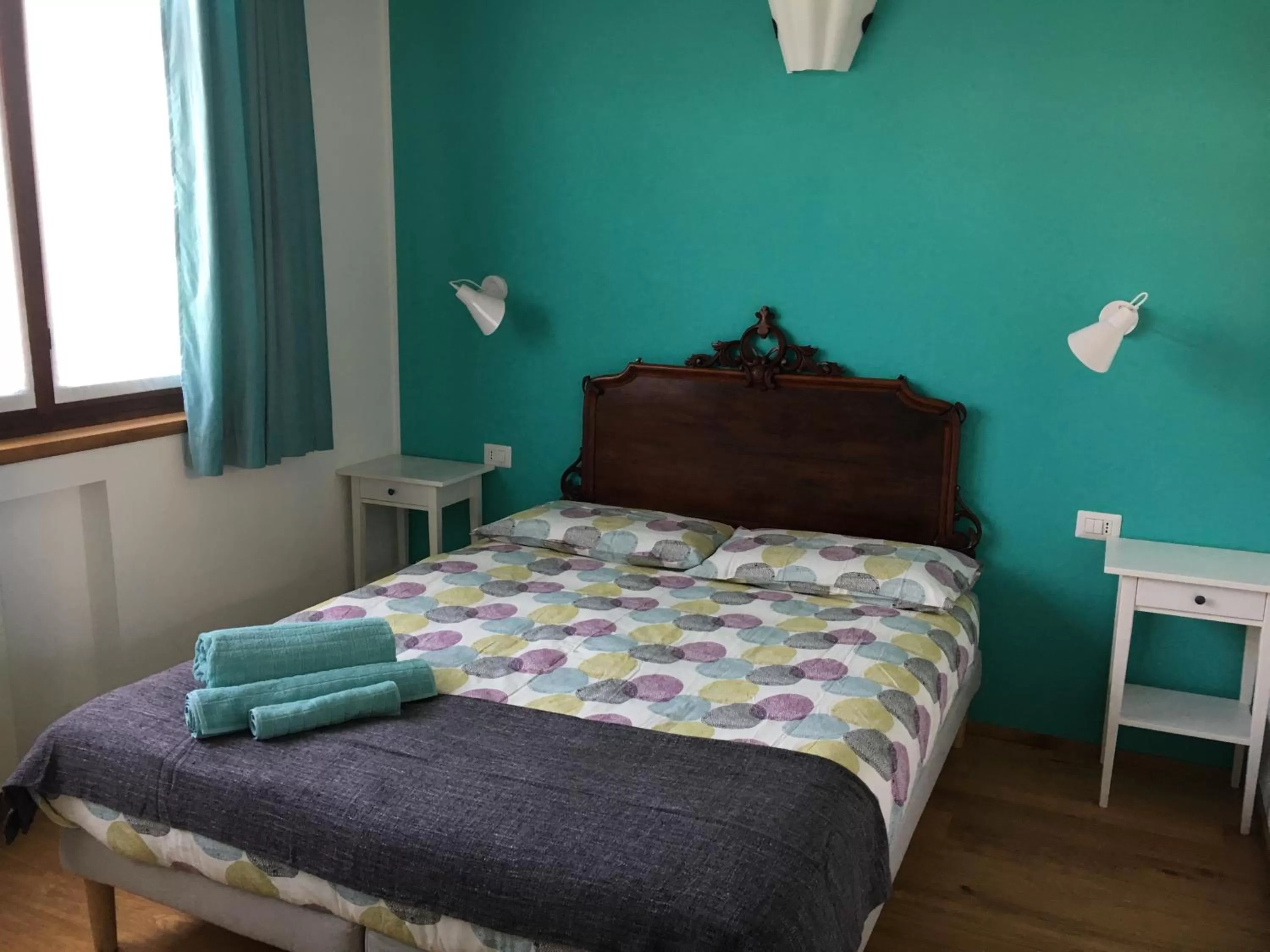 Photo of the whole room, Bed in Elleboro