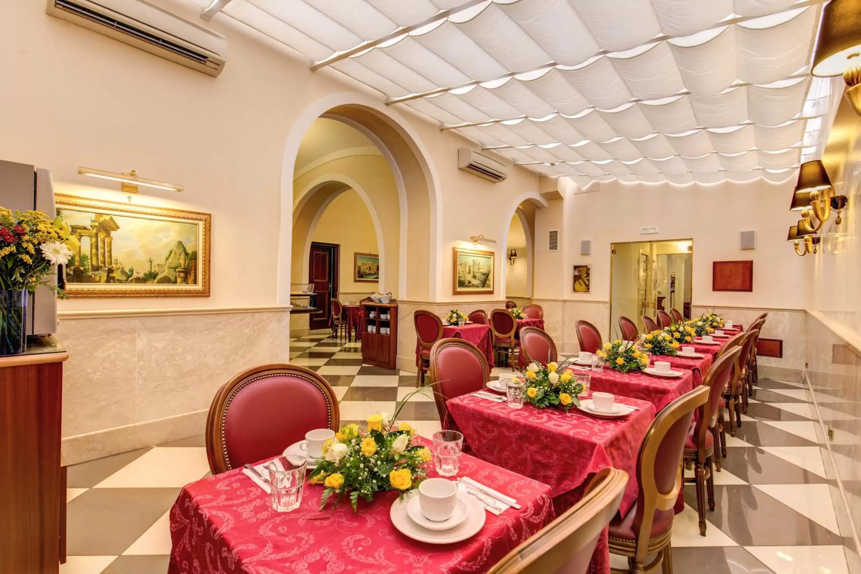 Food and drinks, Restaurant/Places to Eat in Hotel Contilia