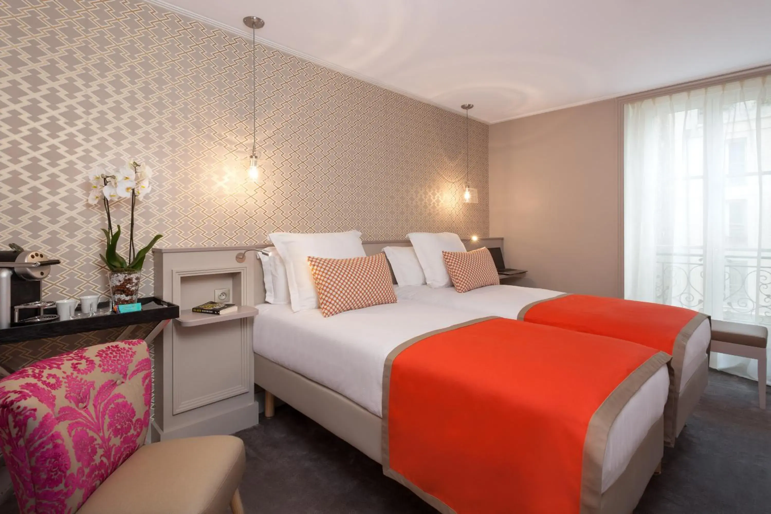 Bed in Hotel Vic Eiffel