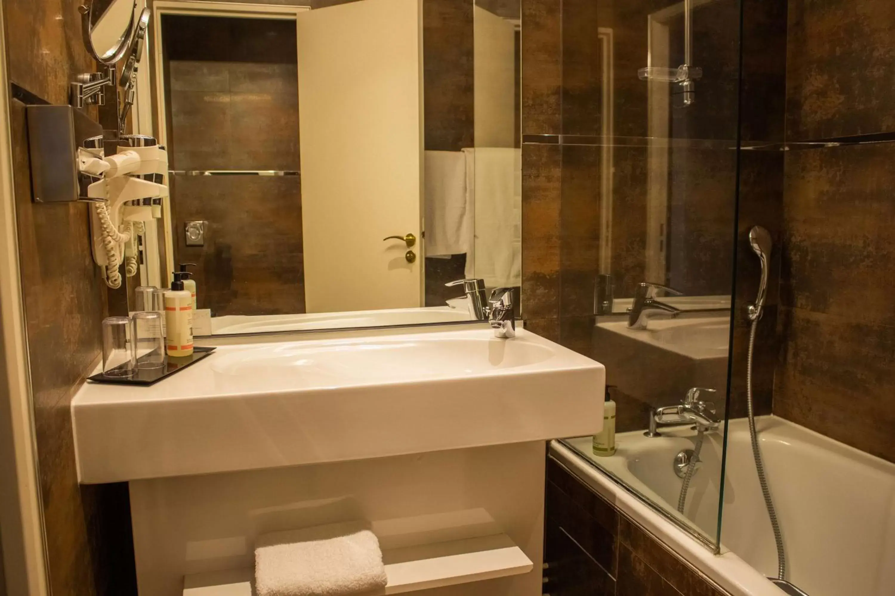 Bathroom in Best Western Plus Le Moderne