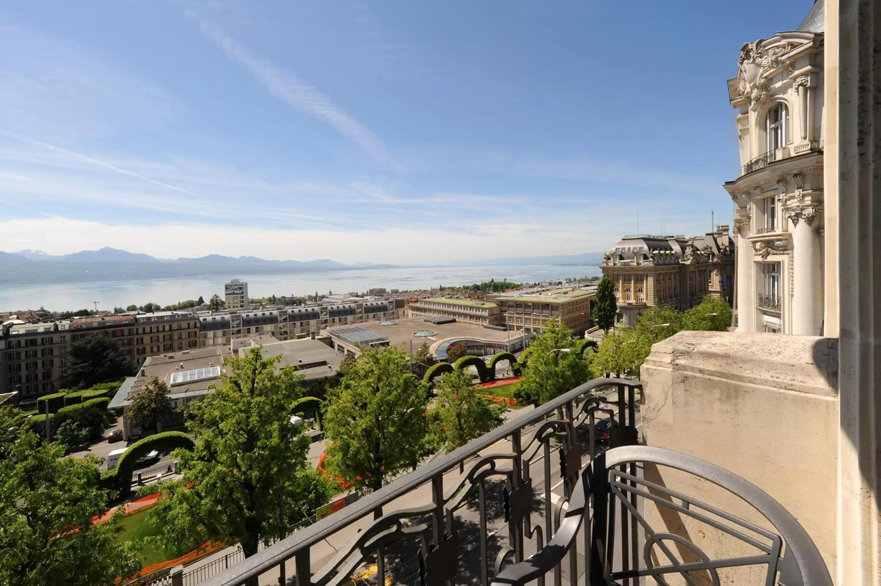 Suite with Lake View in Hôtel de la Paix Lausanne