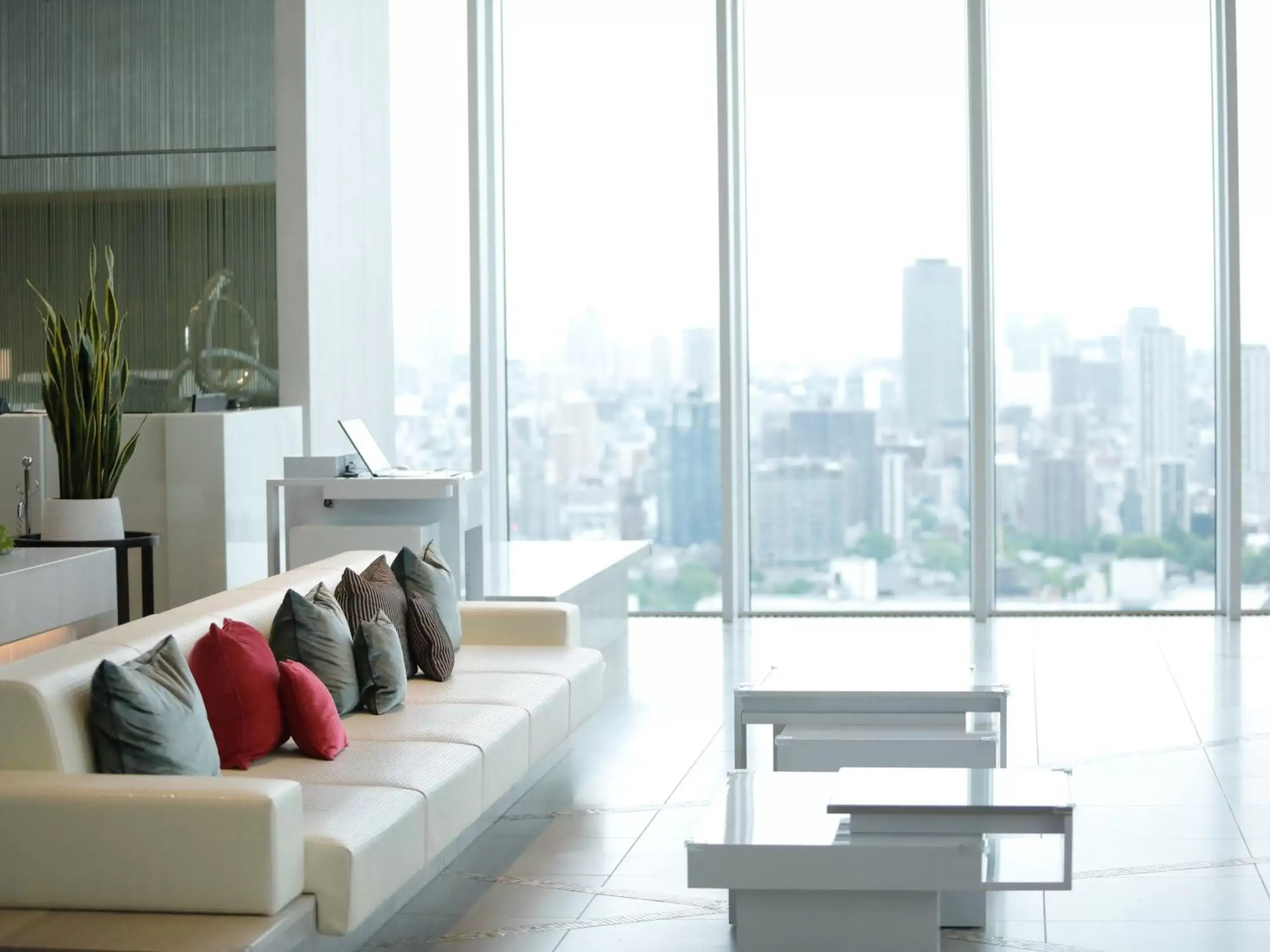 Lobby or reception, Seating Area in Osaka Marriott Miyako Hotel