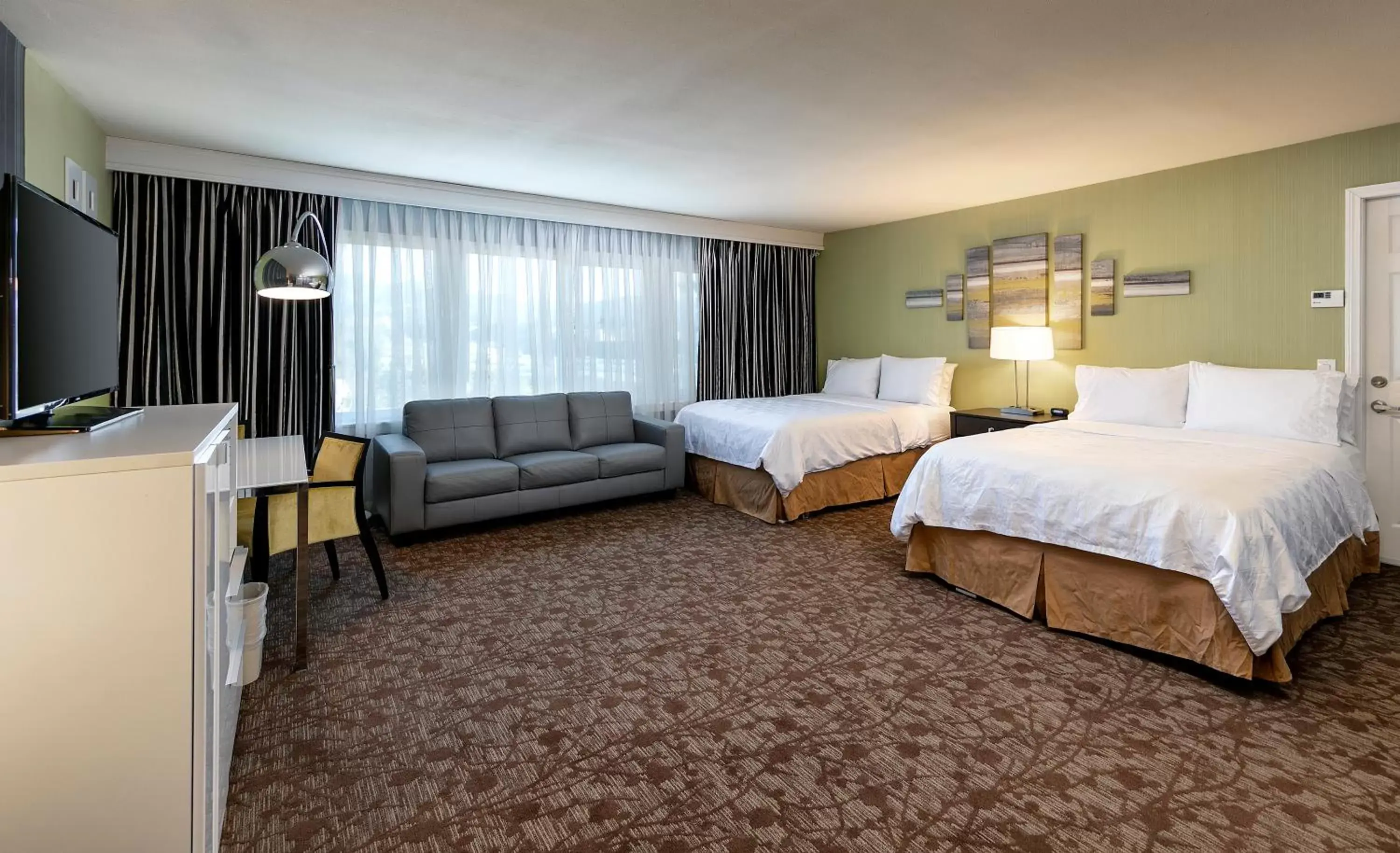 Bedroom in Holiday Inn West Covina by IHG Bedroom in Holiday Inn West Covina by IHG