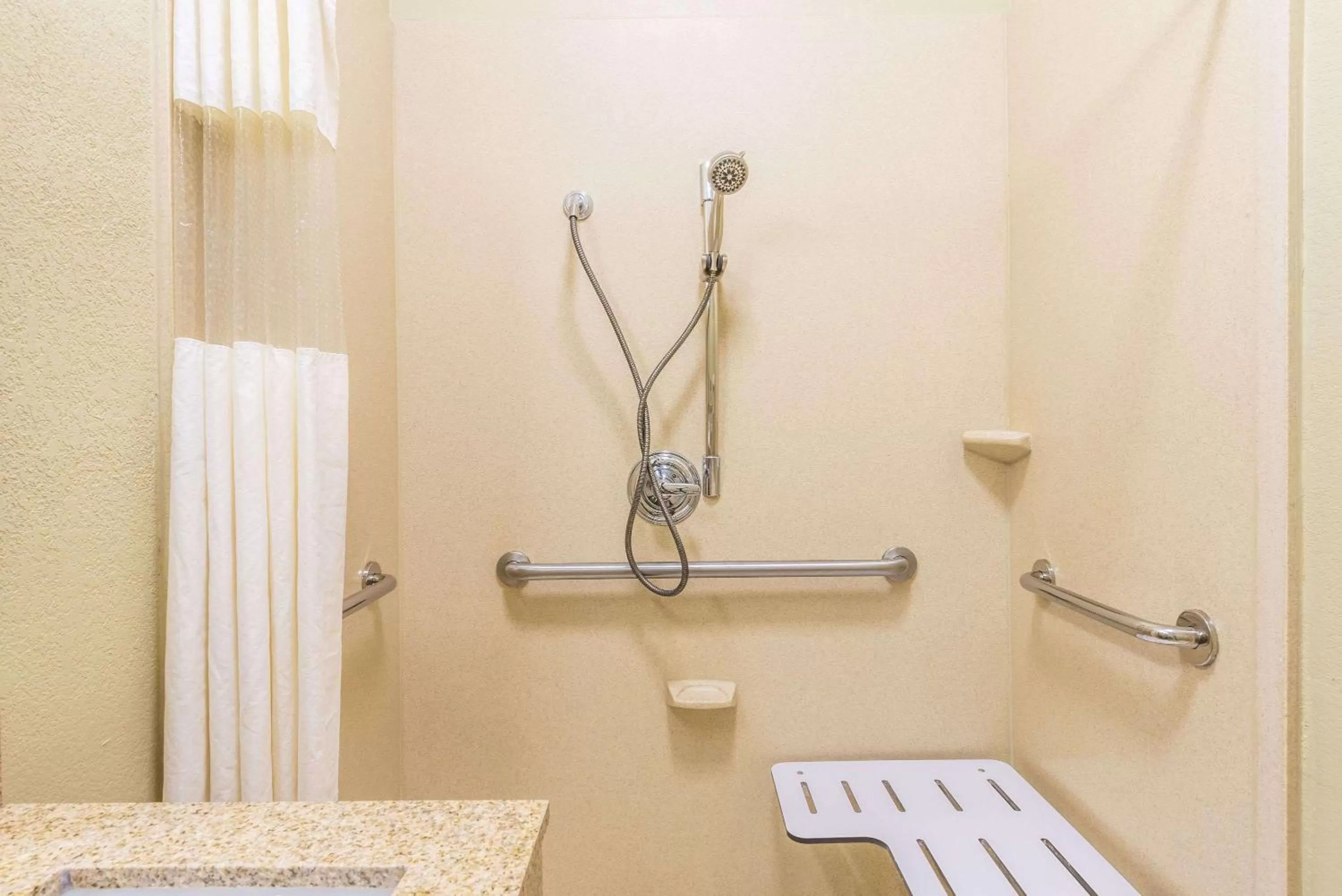 Bathroom in Days Inn & Suites by Wyndham Mineral Wells