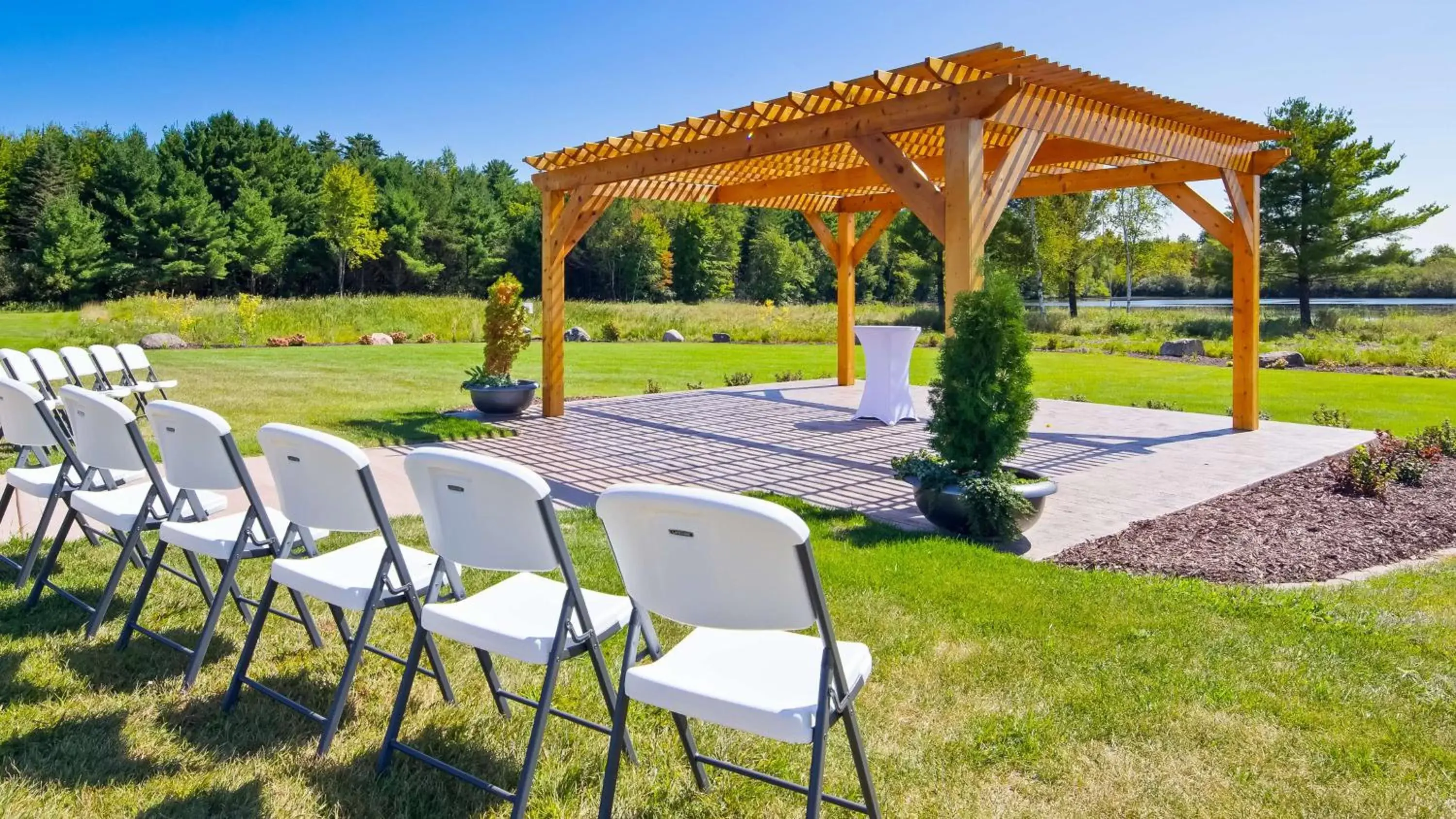 wedding, Garden in Best Western Tomah Hotel