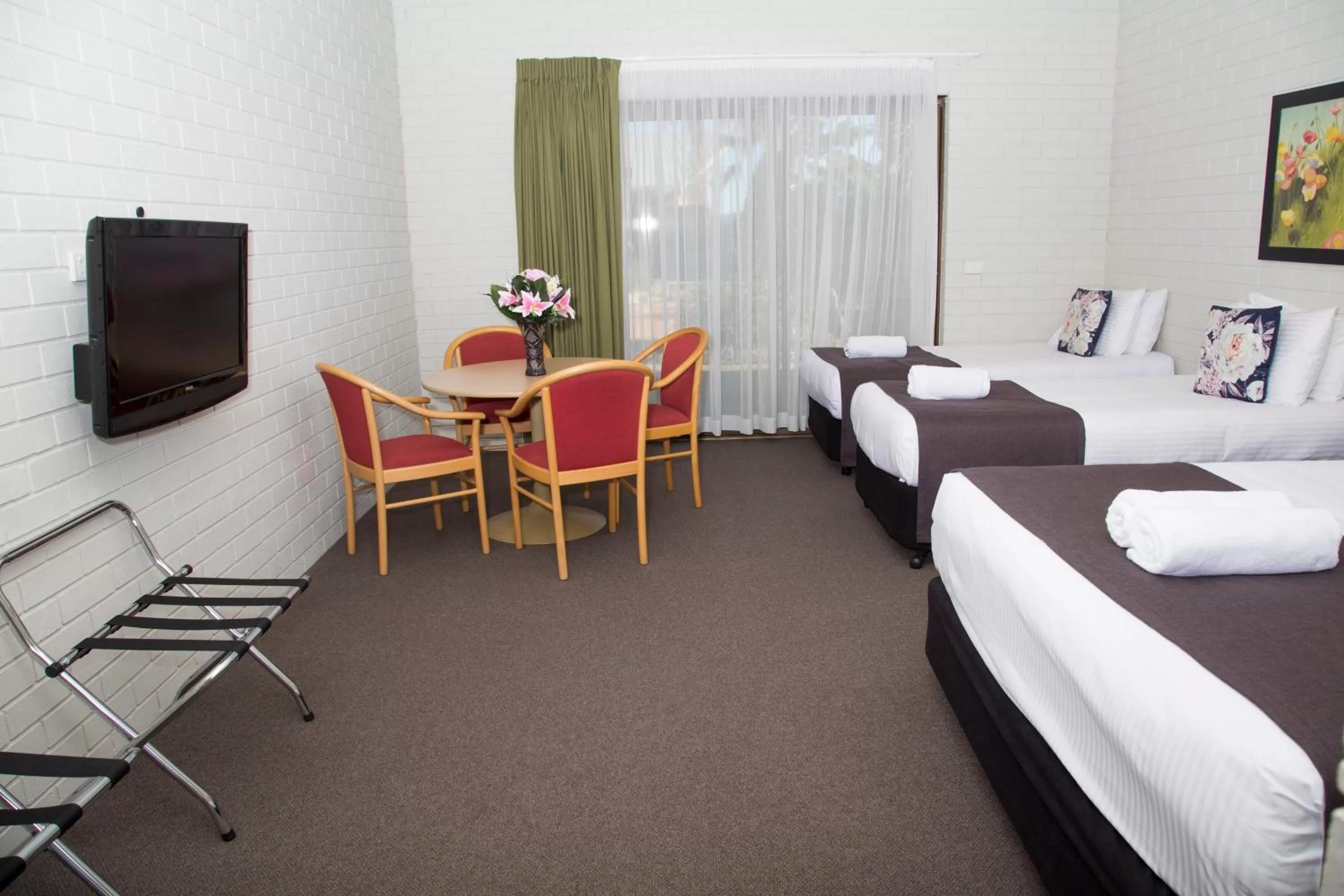Bed in Crystal Fountain Motel Albury
