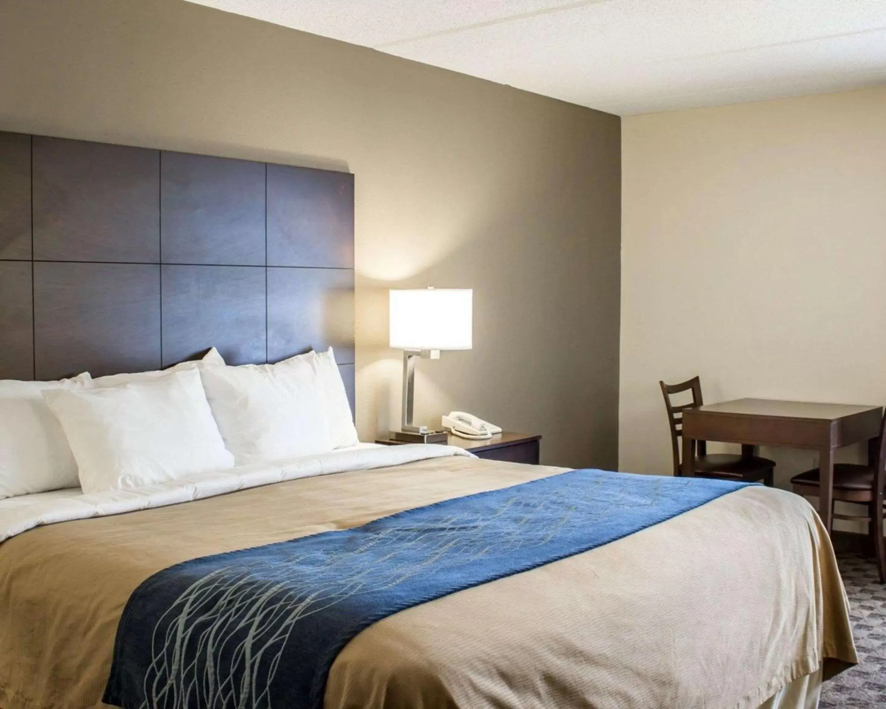 Photo of the whole room, Bed in Comfort Inn & Suites Fuquay Varina