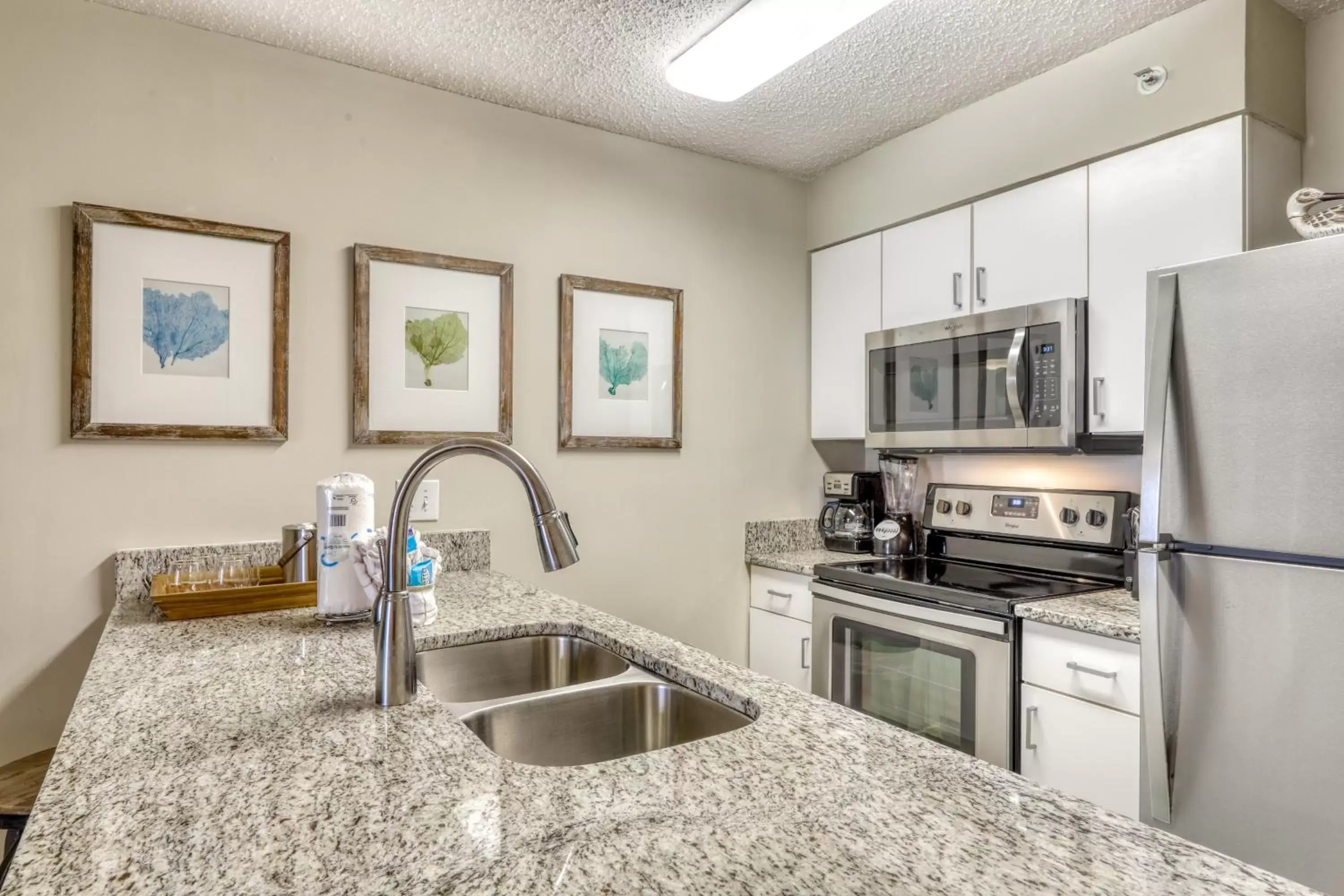 Kitchen/Kitchenette in Royal Palms #1006