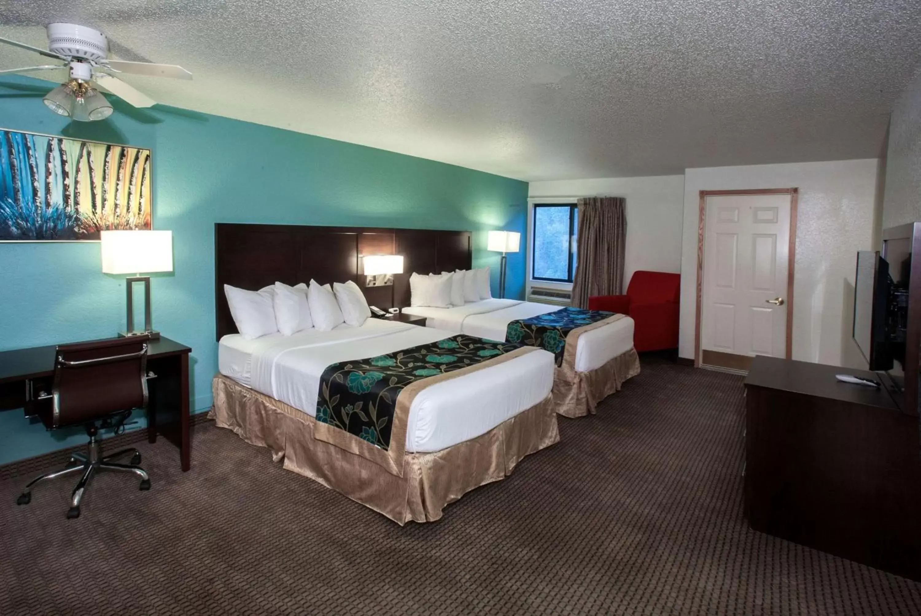 Photo of the whole room, Bed in Baymont by Wyndham Keystone Near Mt. Rushmore