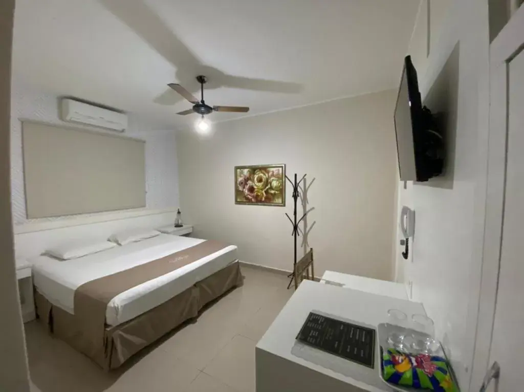 Double Room with Air Conditioning in Hotel Colonial Double Room with Air Conditioning in Hotel Colonial