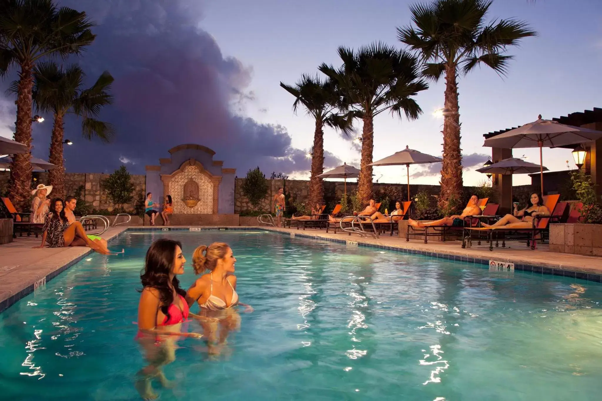Guests, Swimming Pool in Hotel Encanto de Las Cruces