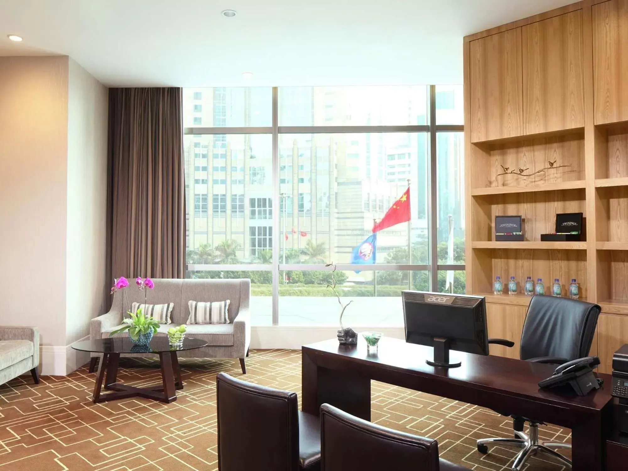 Business facilities in DoubleTree by Hilton Guangzhou - Closed to Sun Yat-sen Memorial Hall and Beijing Road Pedestrian Street