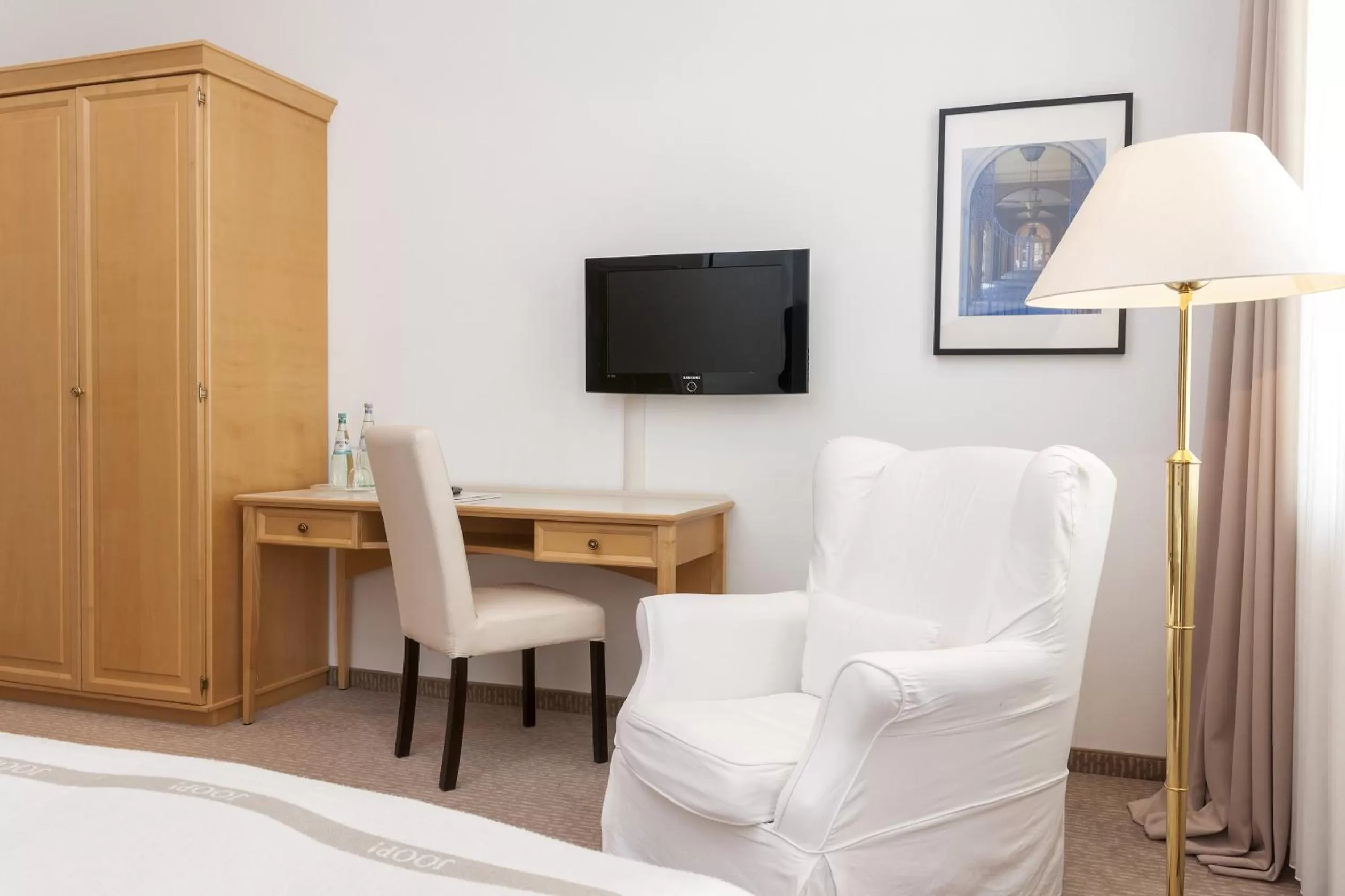 Seating area, Bed in BRISTOL Hotel Bad Kissingen