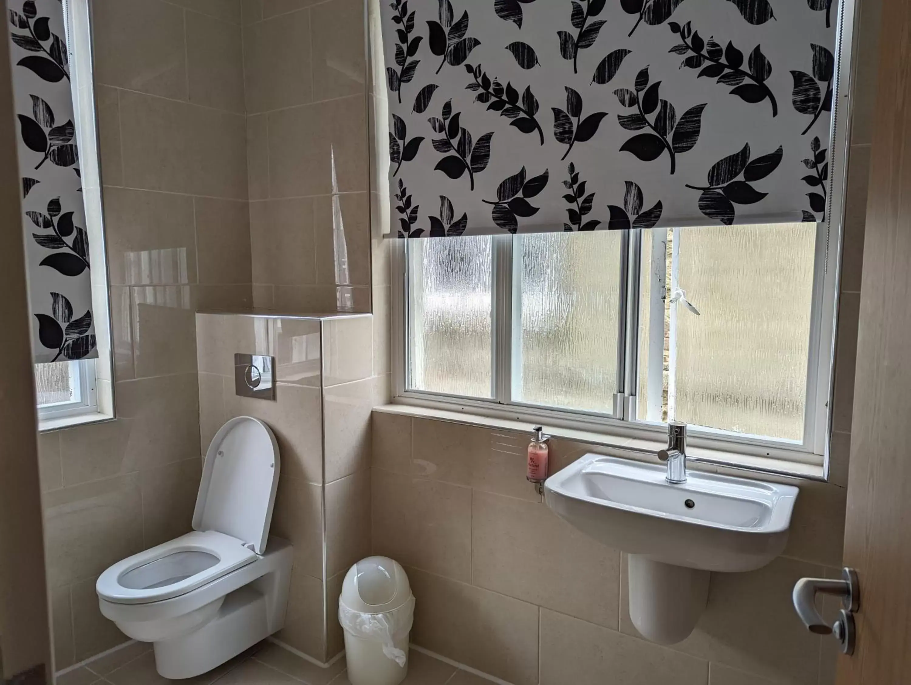 Bathroom in Barley Sheaf, Old Bridge Street EN SUITE ROOMS, ROOM ONLY