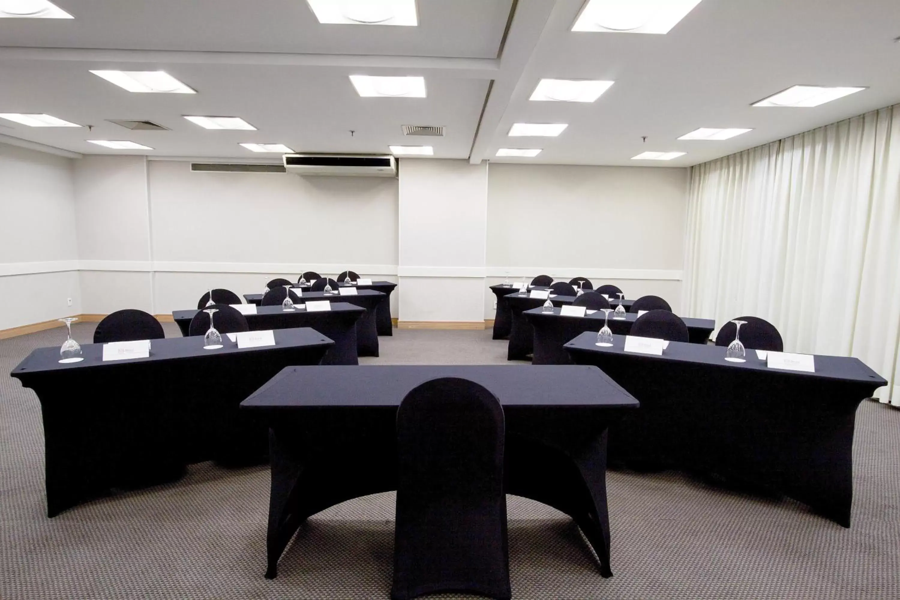 Business facilities in Bristol International Guarulhos