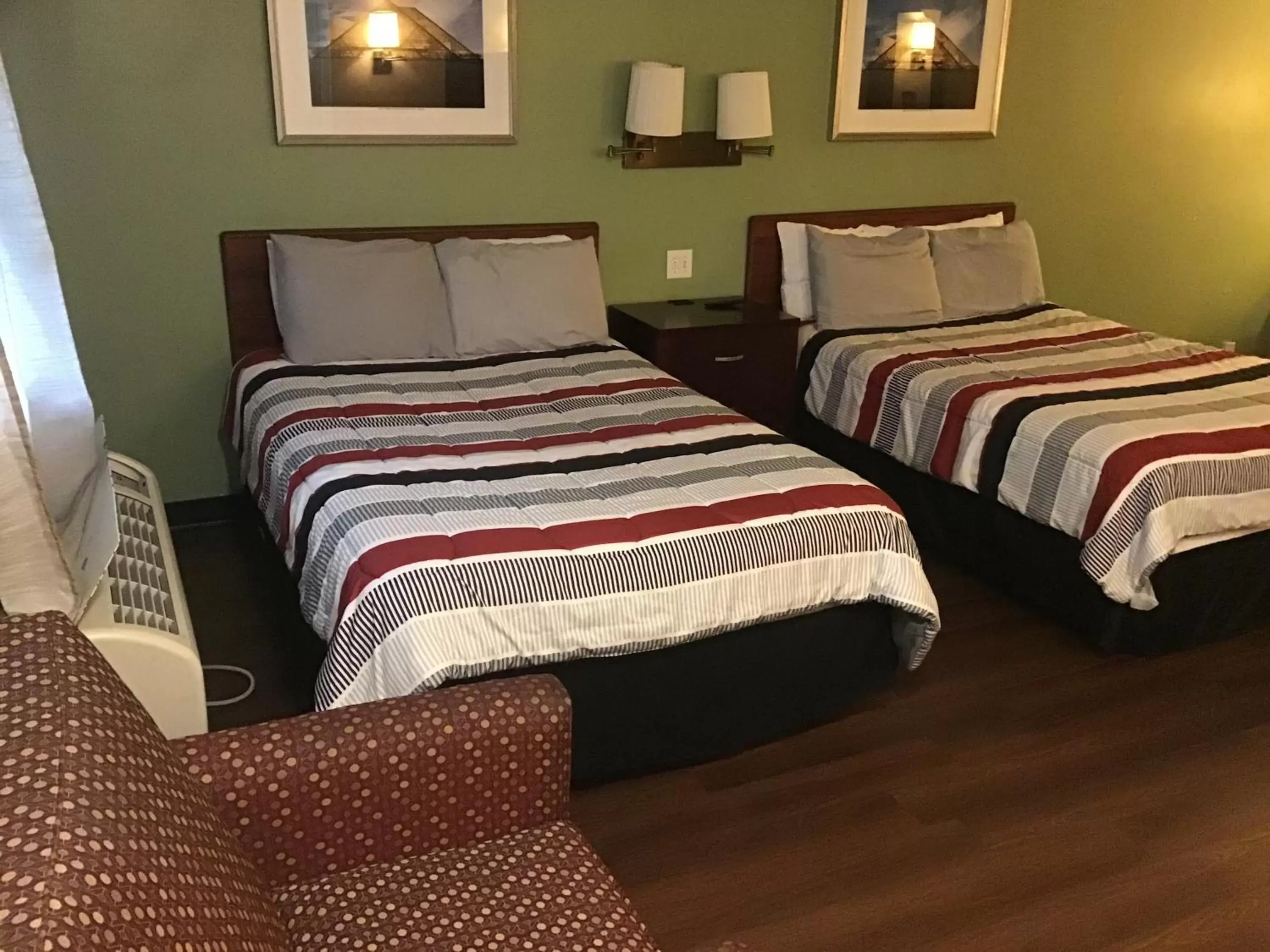 Bedroom, Bed in Bellevue Hotel and Suites