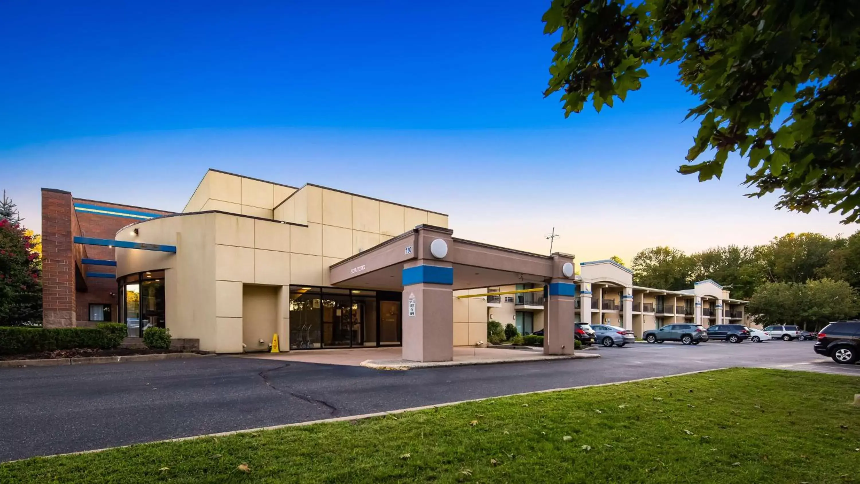 Property Building in The Hub Middletown Red Bank- Best Western Signature Collection