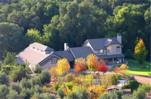 Property building, Bird's-eye View in The Eden House Vineyard