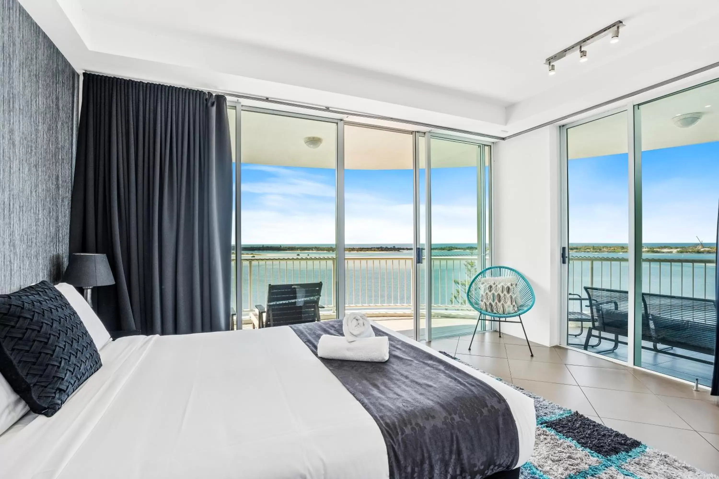 Bedroom, Sea View in Crystal Bay On The Broadwater