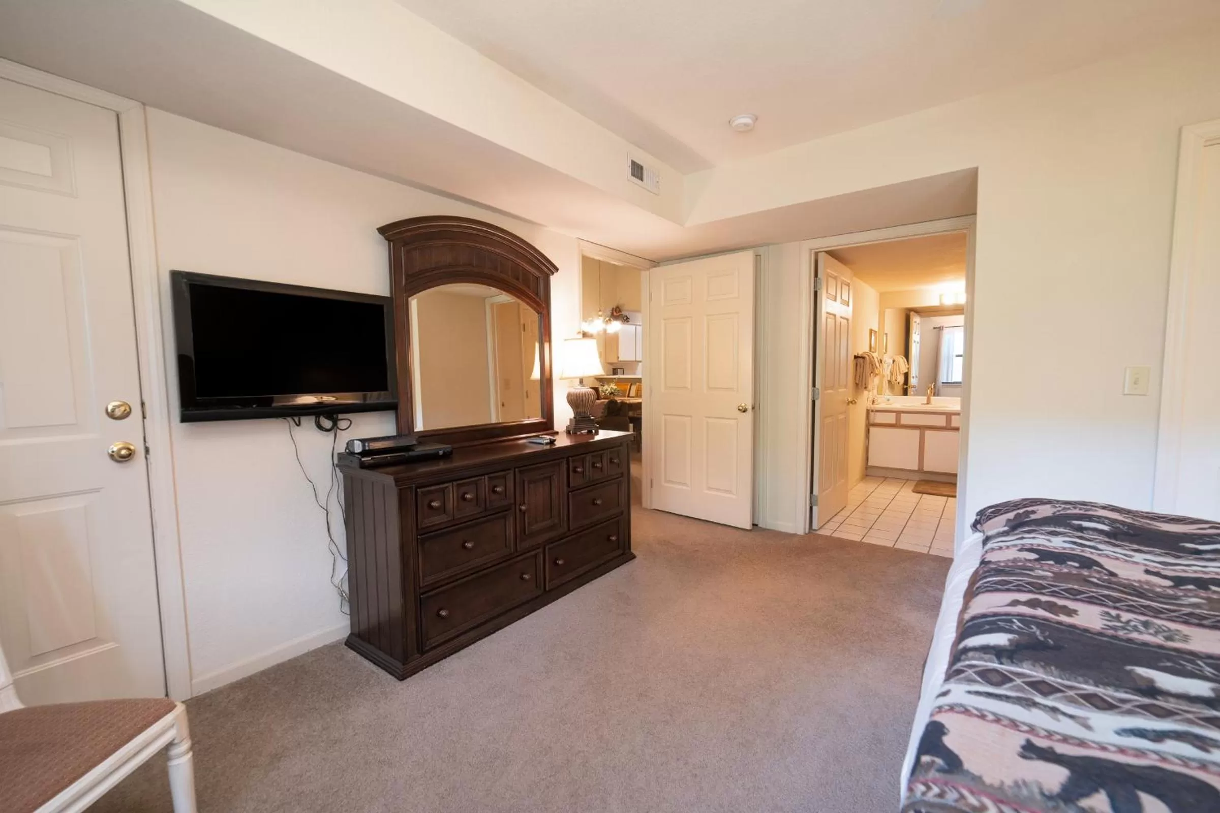 TV and multimedia in Pointe Royale Golf Resort