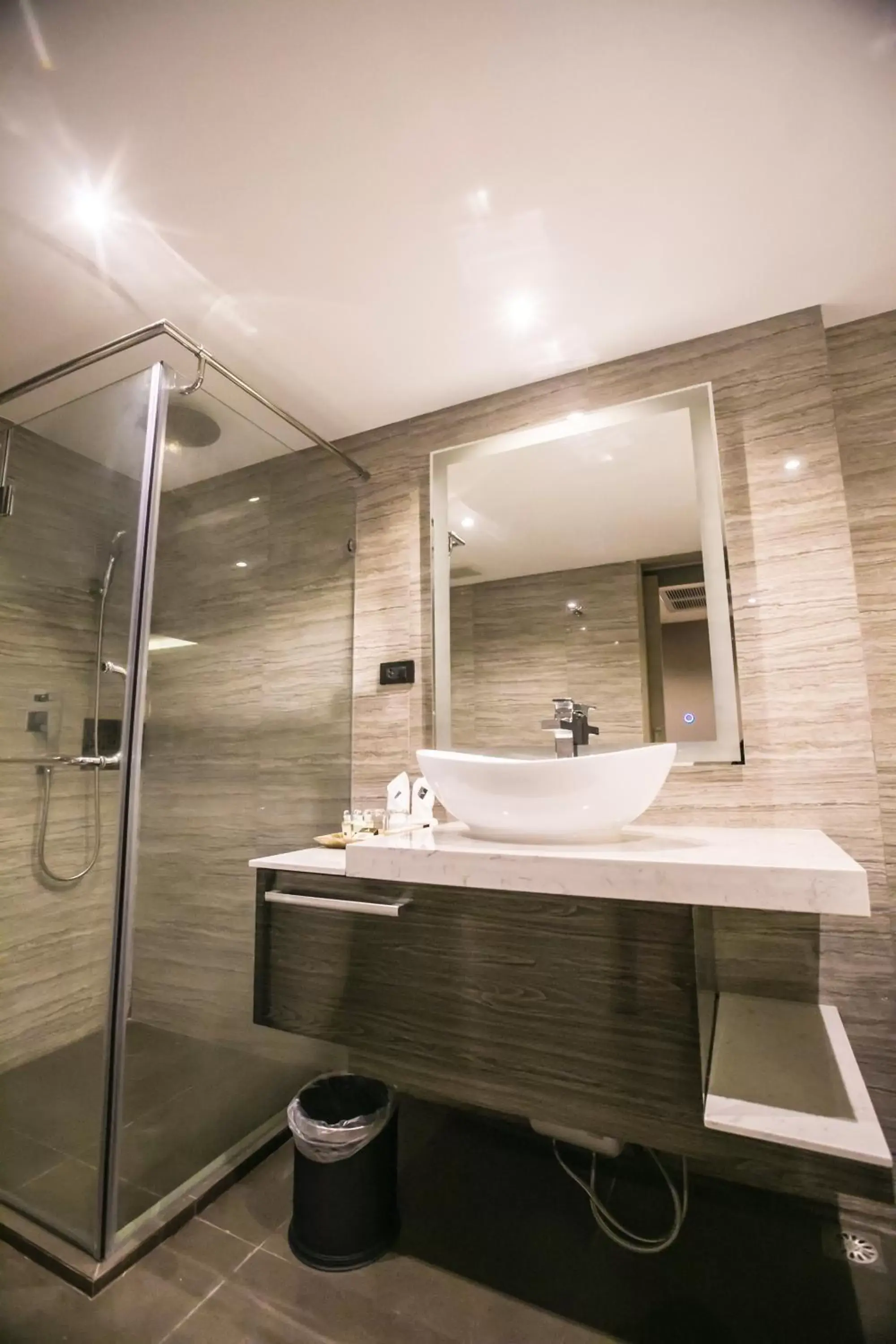 Shower, Bathroom in Arte Hotel - SHA Extra Plus