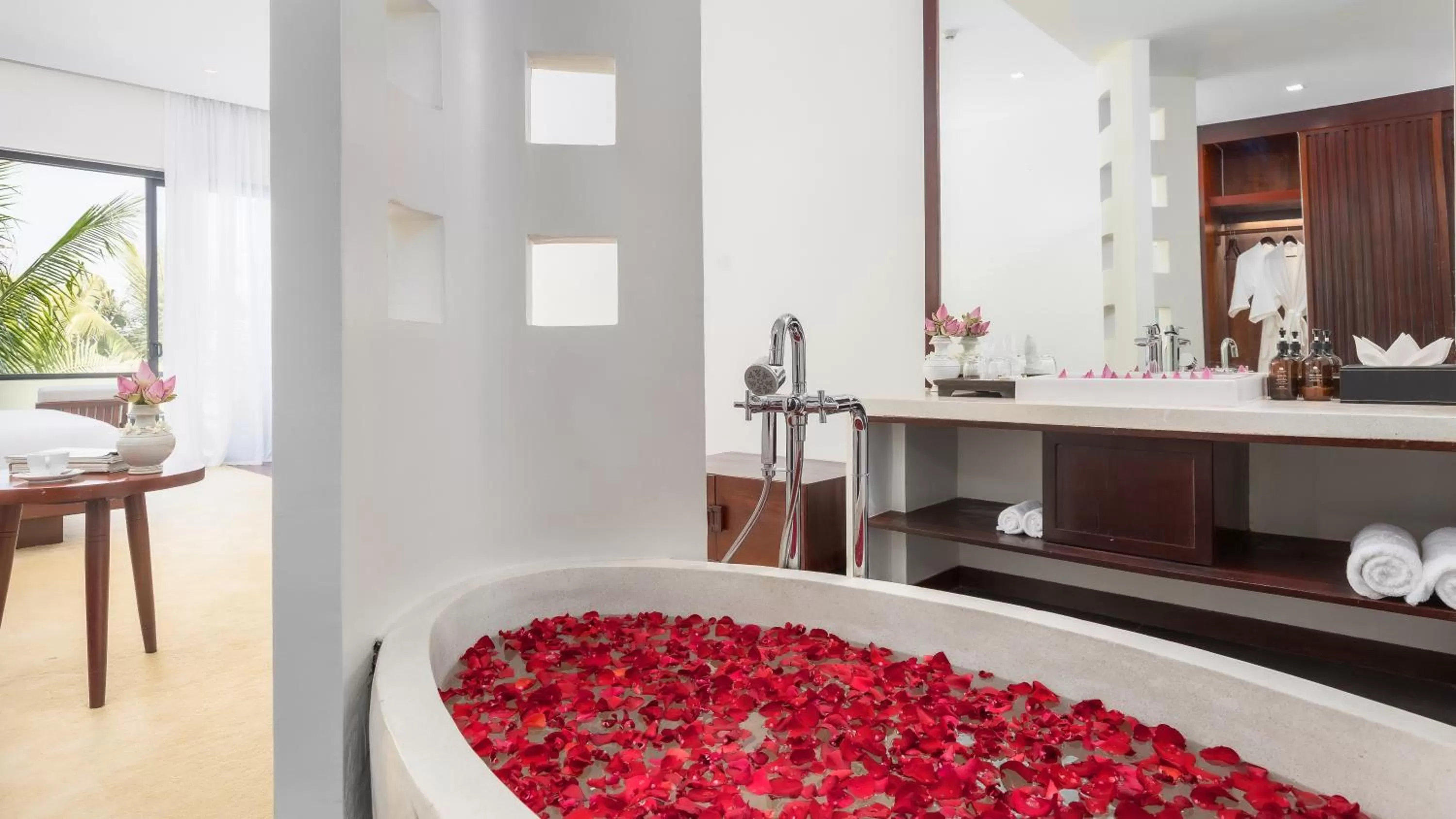 Bedroom in Shintana Saya La Maison