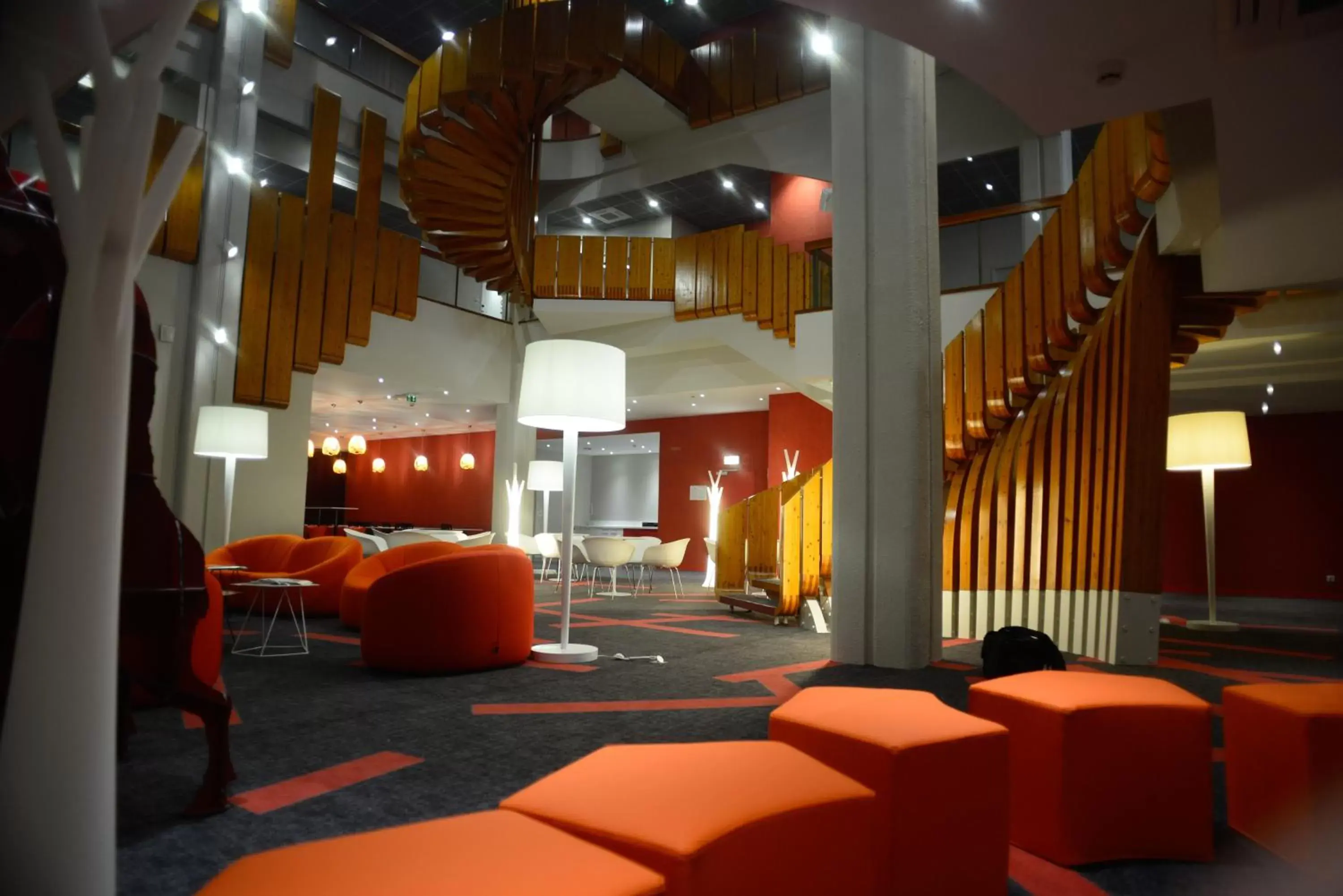 Lobby or reception in ibis Styles Poitiers Centre