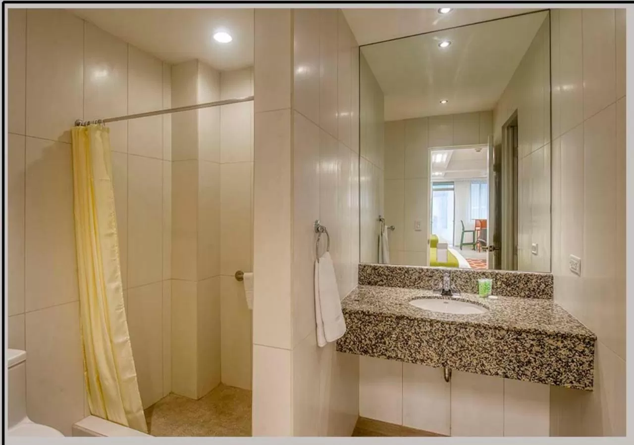 Bathroom in Balmoral Hotel San José CR, Historic District