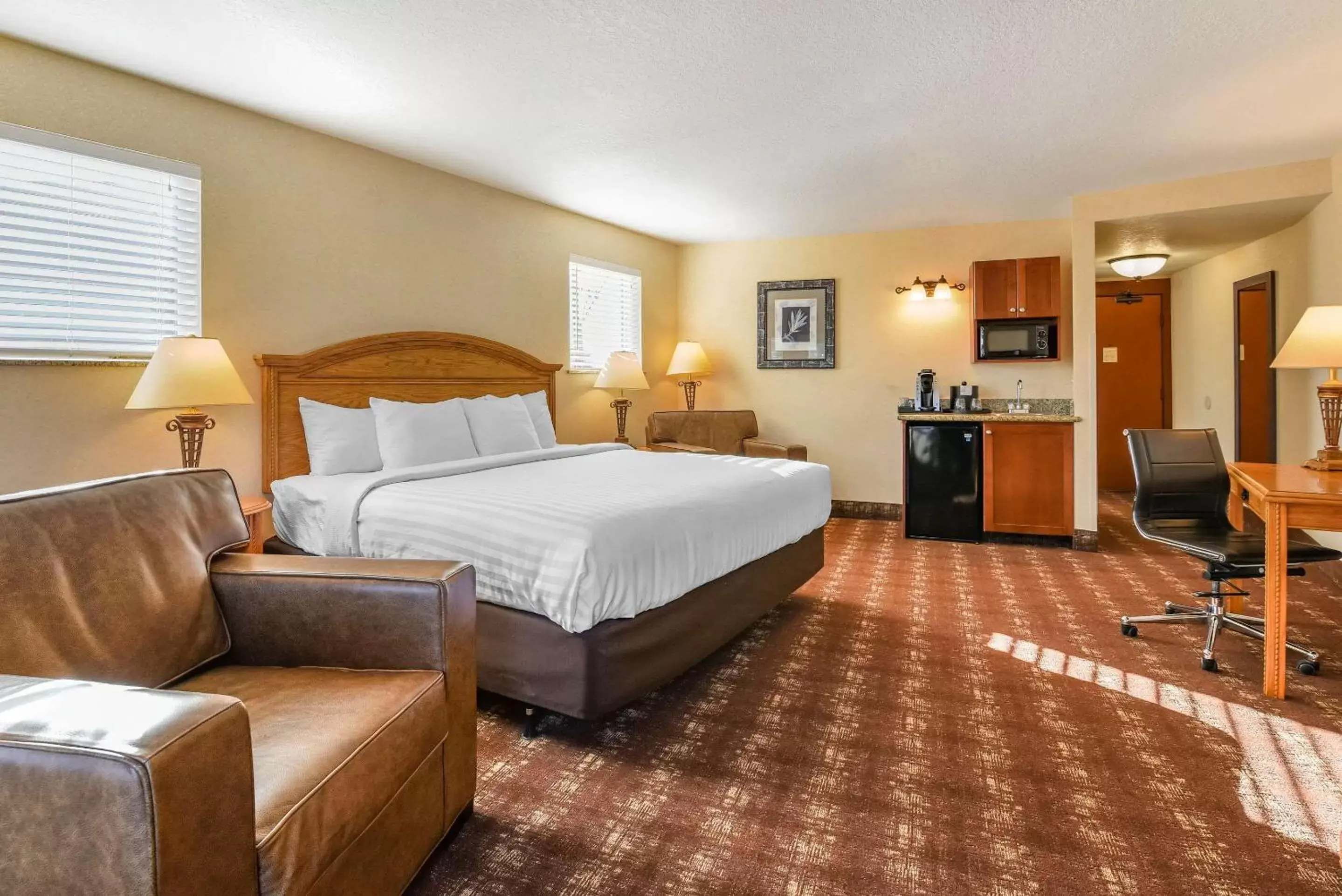 Photo of the whole room, Bed in Kathryn Riverfront Inn, Ascend Hotel Collection