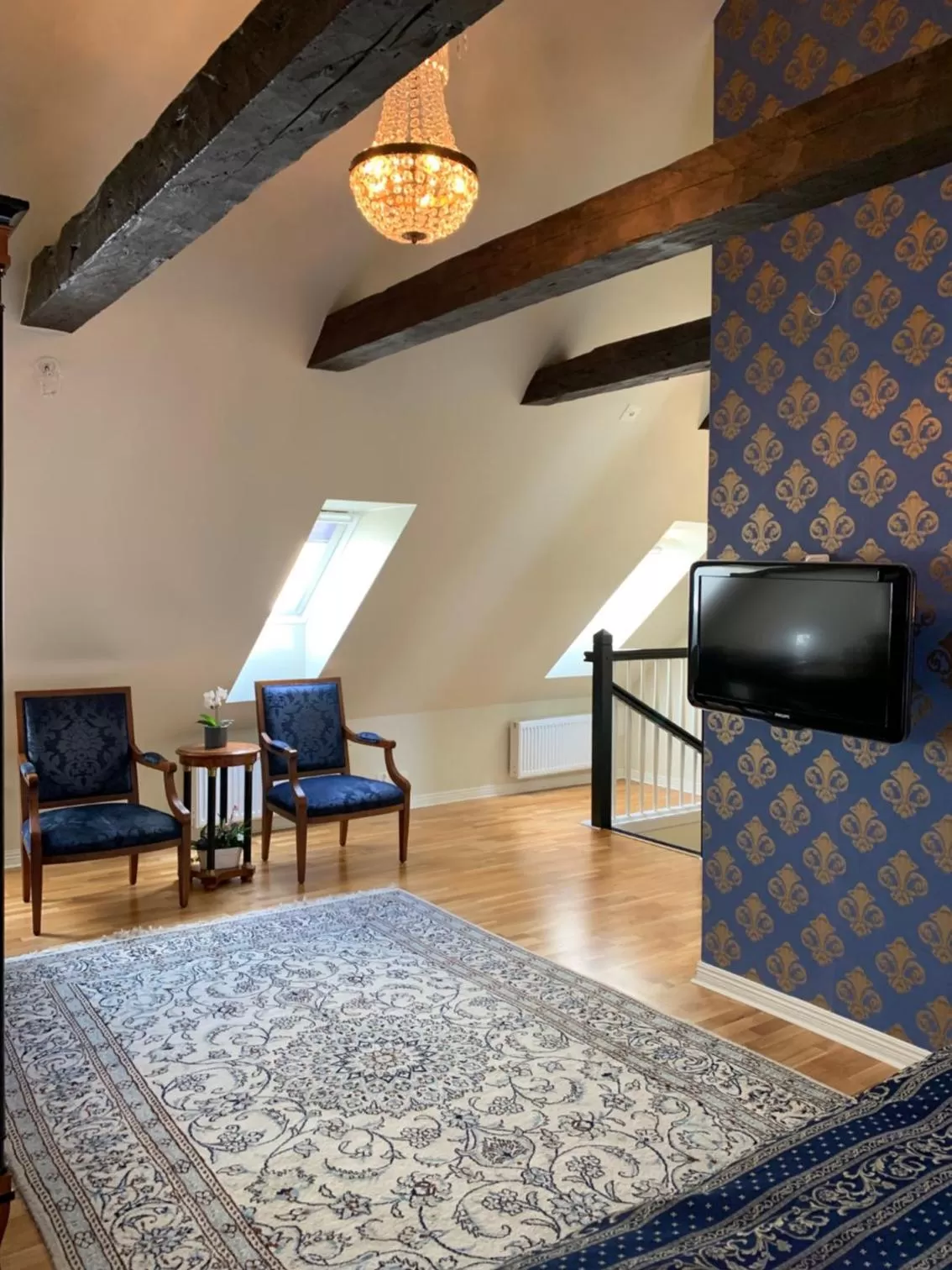 Bed in Mayfair Hotel Tunneln