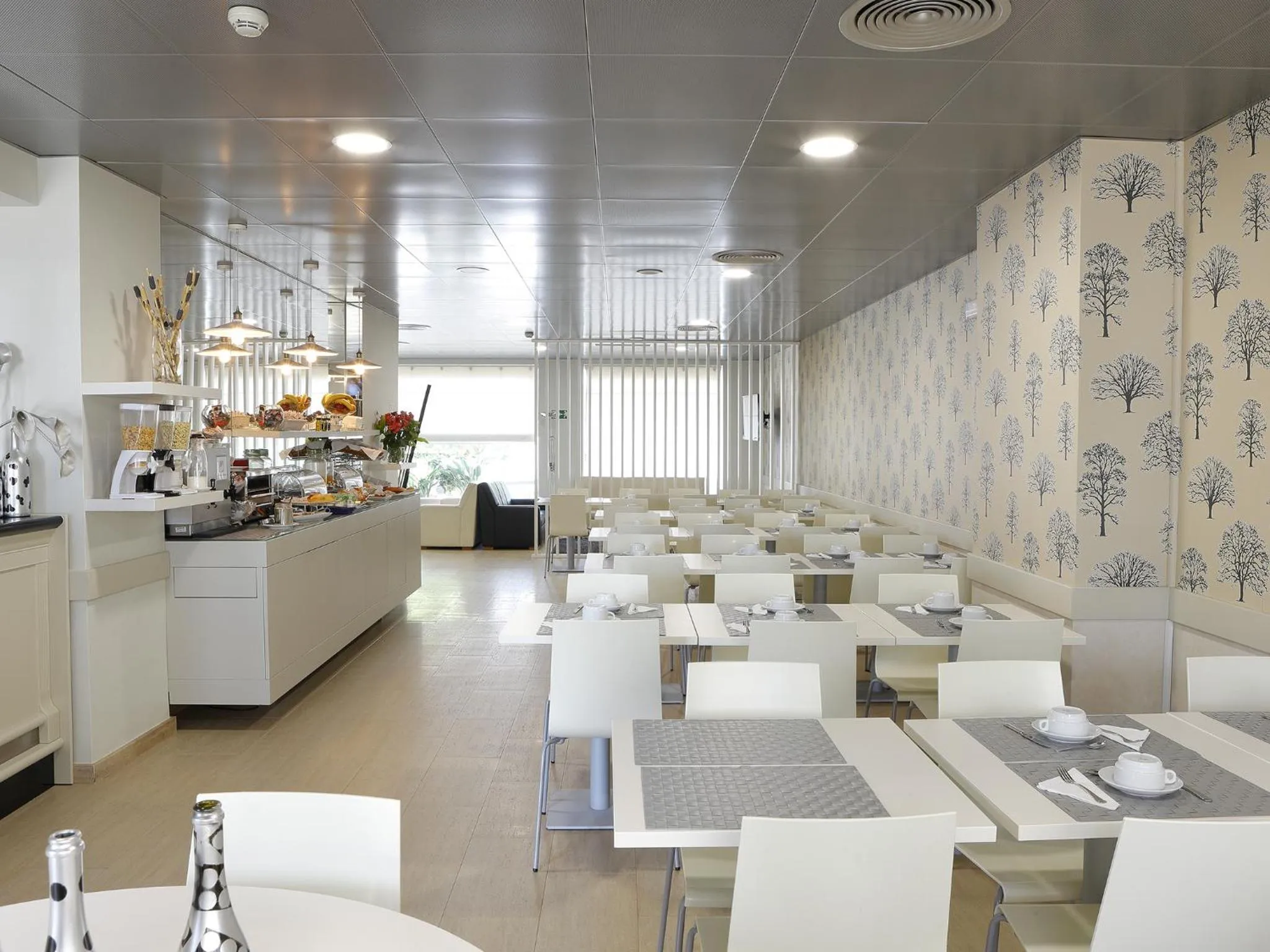 Restaurant/places to eat in Cova da Iria Hotel