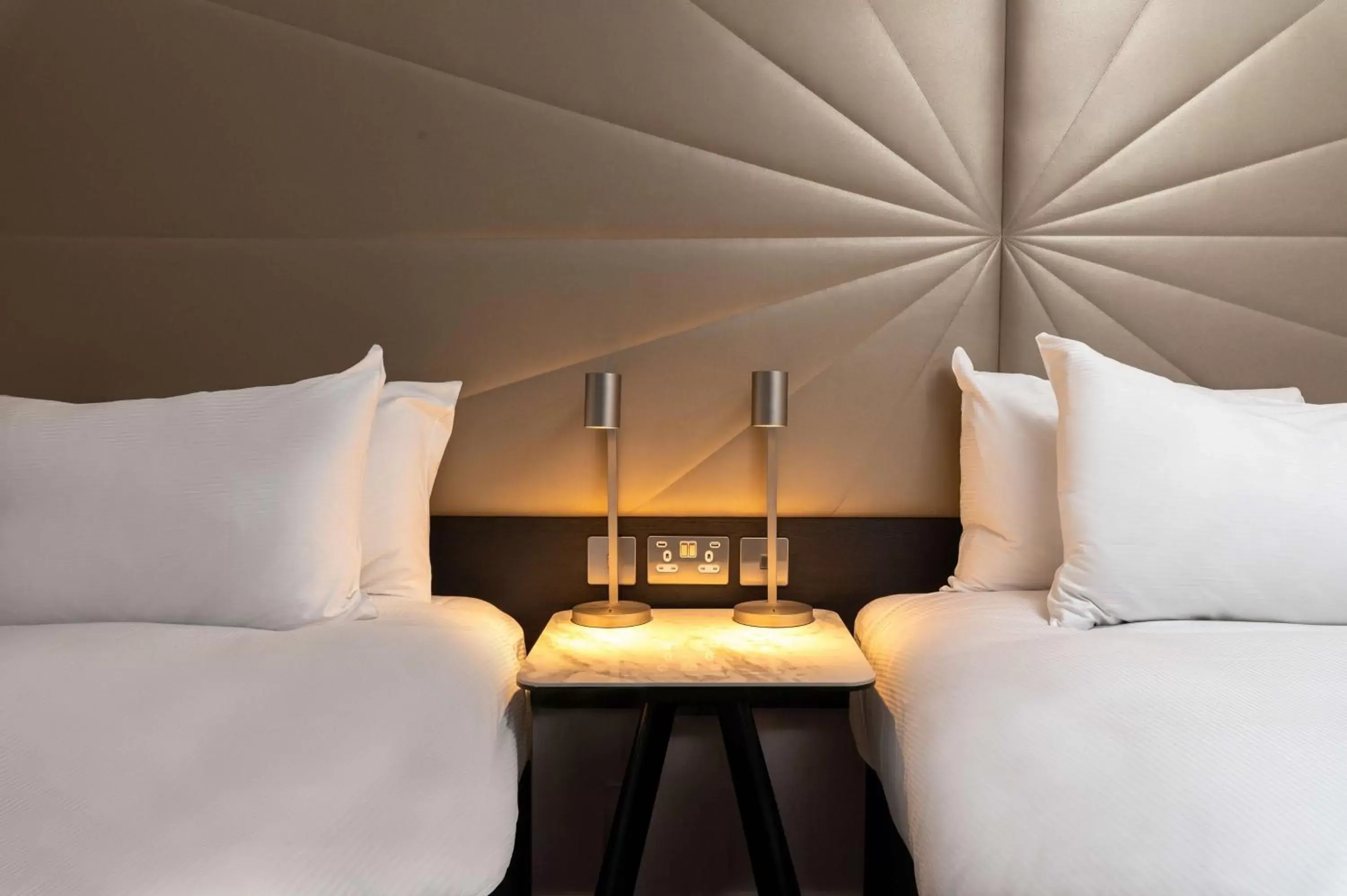 Deluxe Hilton Twin Room in Hilton Birmingham Metropole Hotel Deluxe Hilton Twin Room in Hilton Birmingham Metropole Hotel