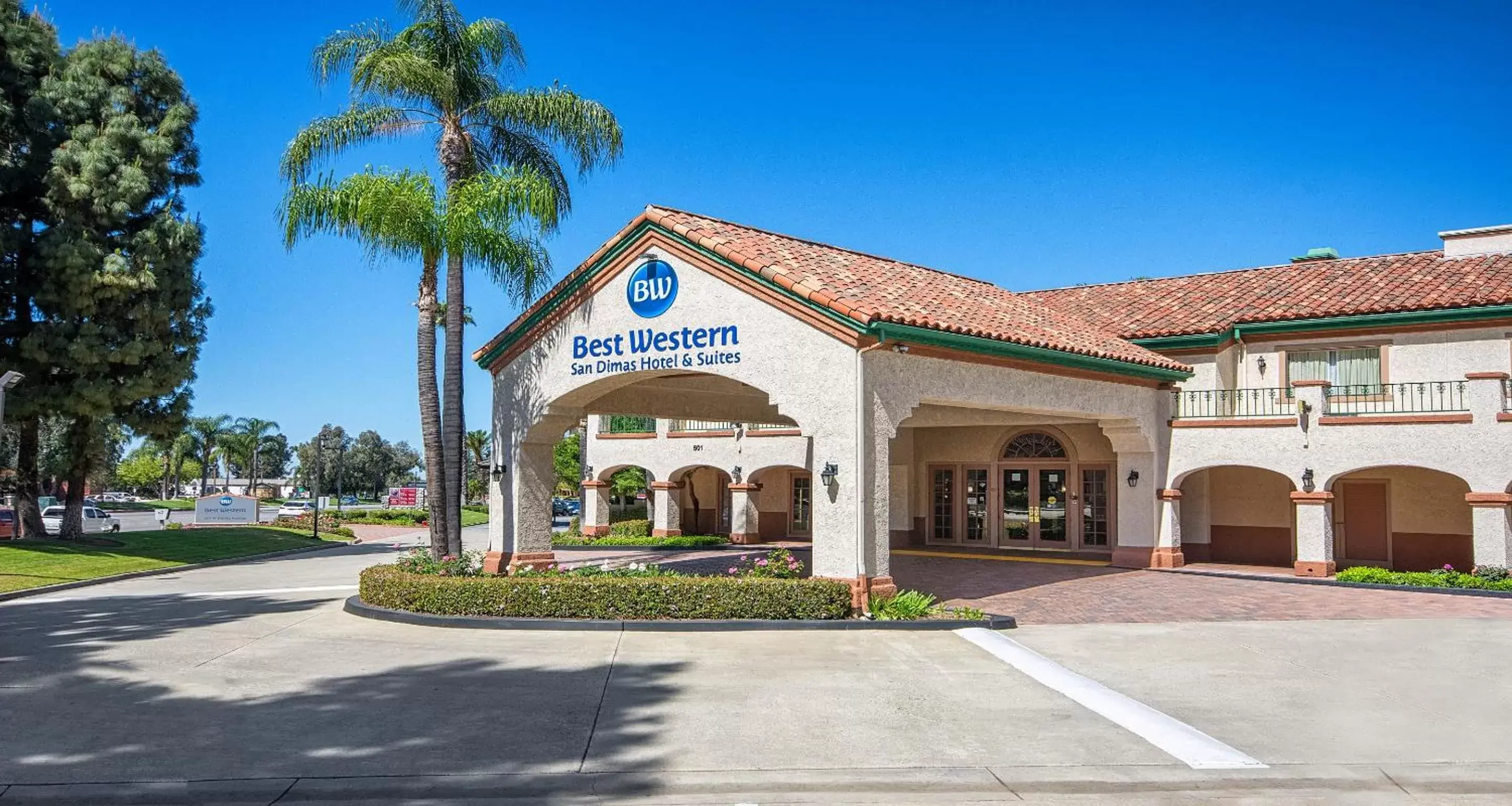 Facade/entrance, Property Building in Best Western San Dimas Hotel & Suites