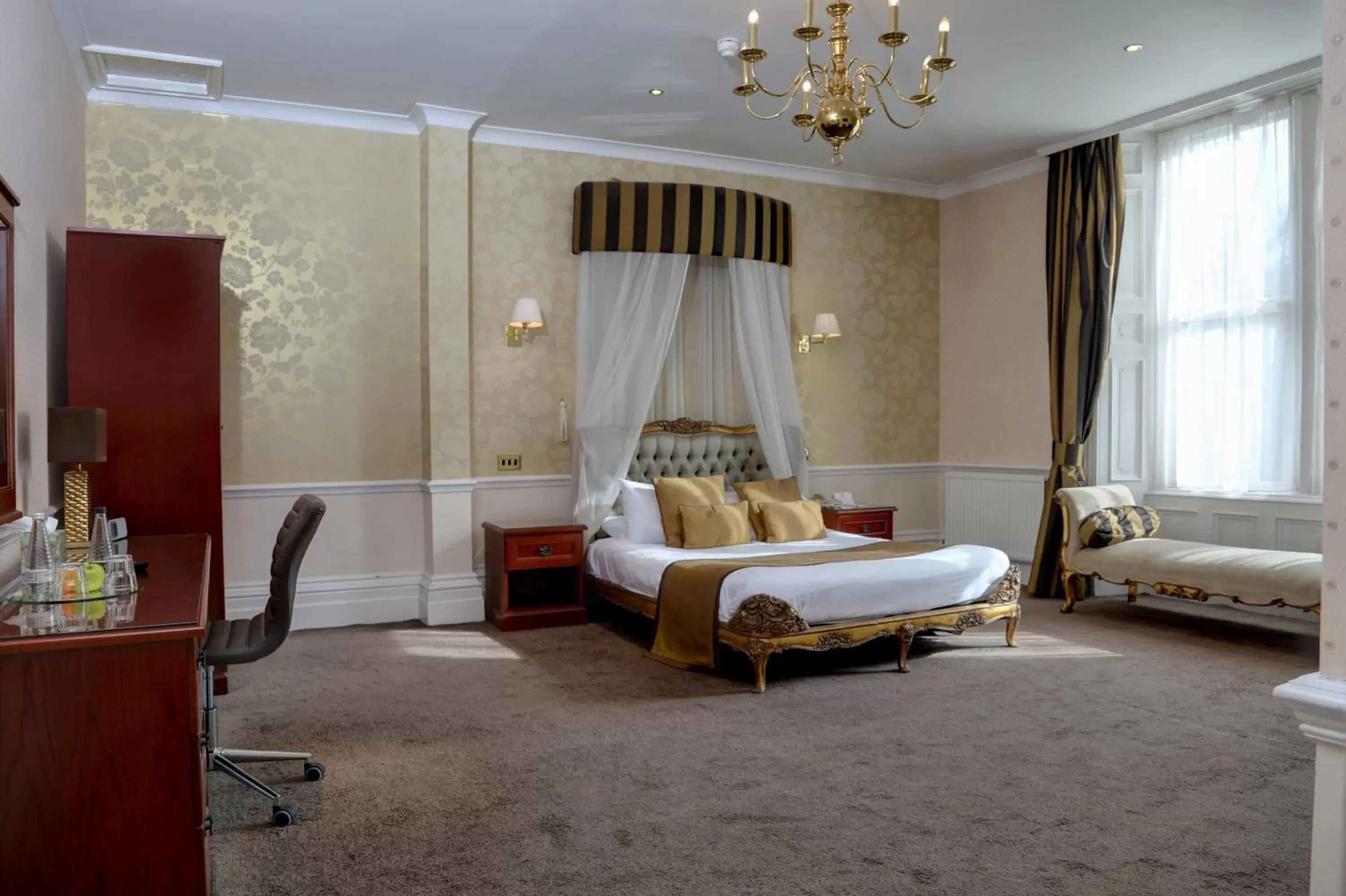 Photo of the whole room, Bed in Burnley North Oaks Hotel and Leisure Club