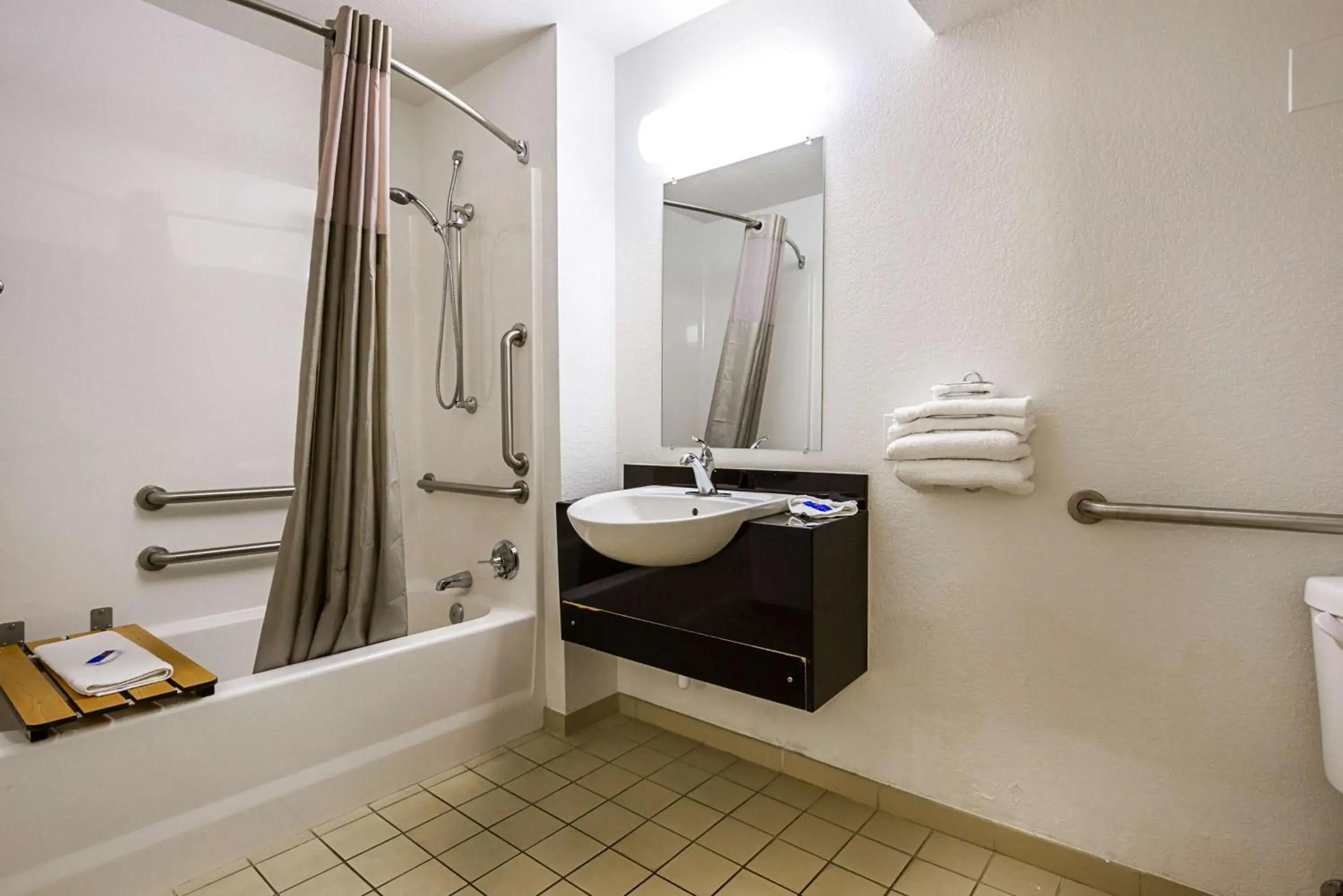 Bathroom in Motel 6 Mesa North