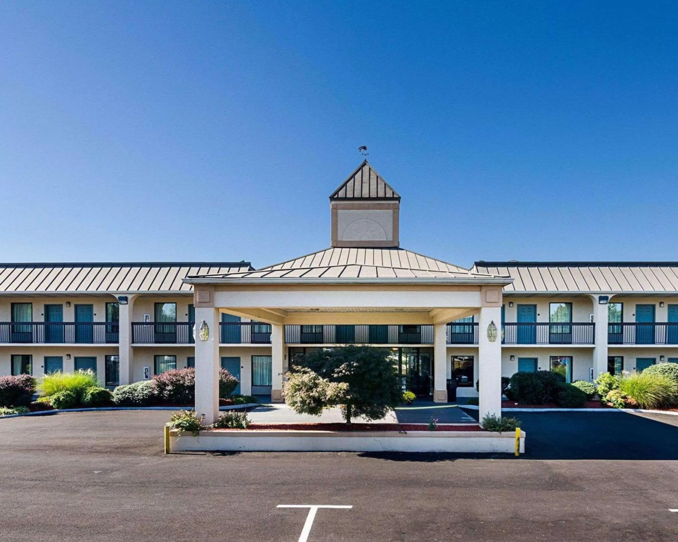 Property building in Quality Inn Troutville - Roanoke North