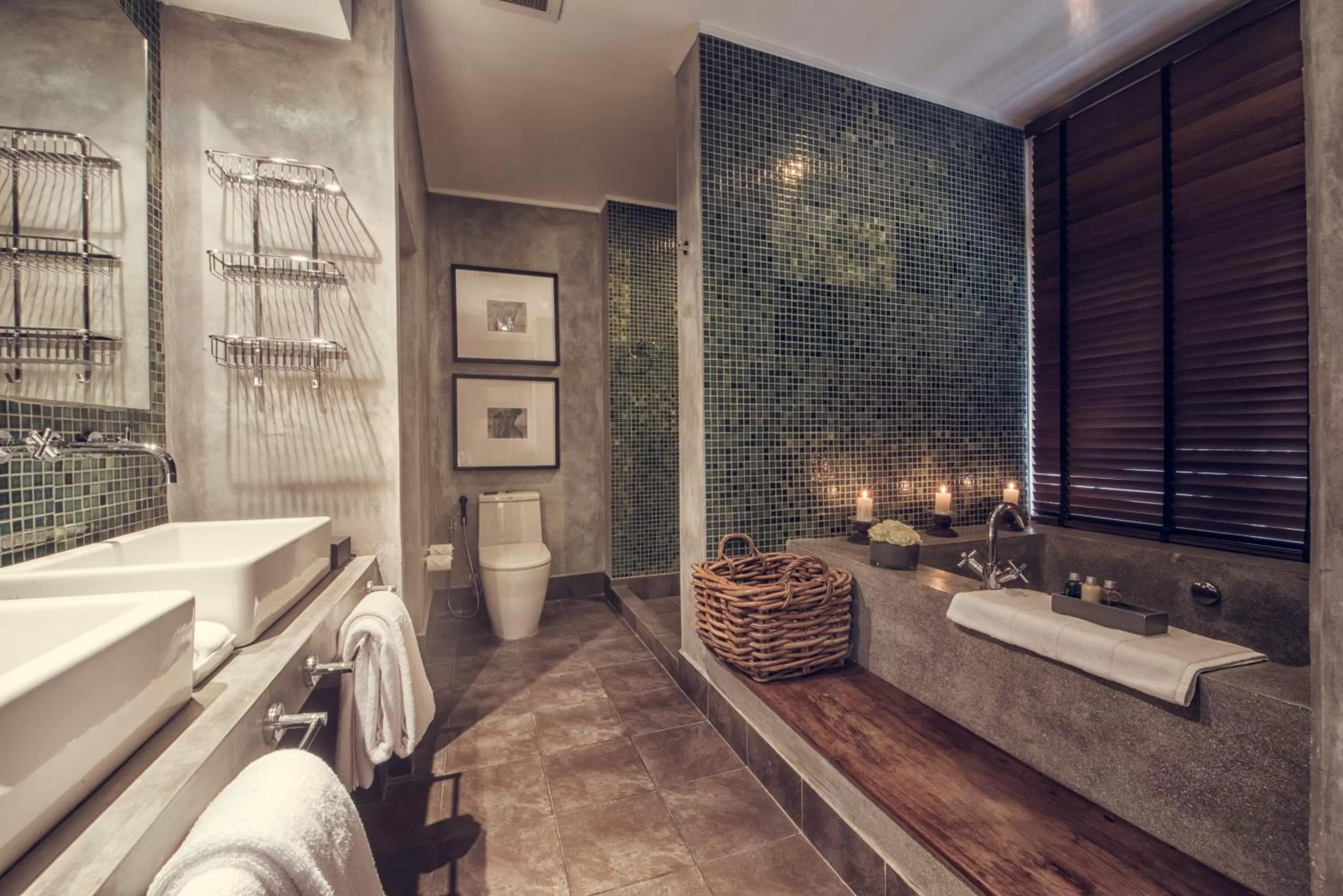 Shower in Paradise Road Tintagel Colombo