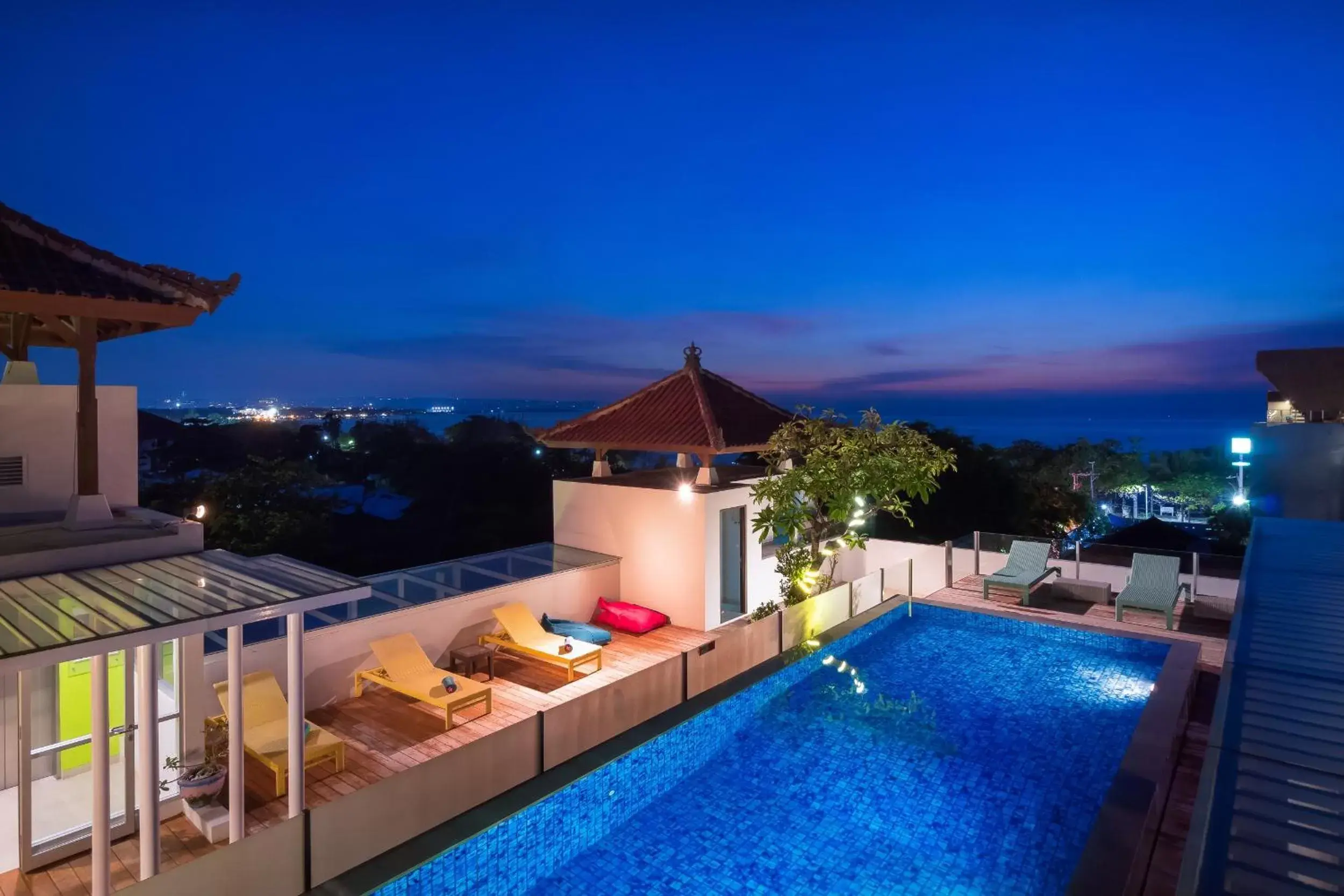 Swimming Pool in Kuta Beach Hotel