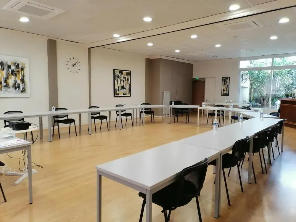 Meeting/conference room in The Originals City, Hotel Napoleon, La Roche-sur-Yon (Inter-Hotel)