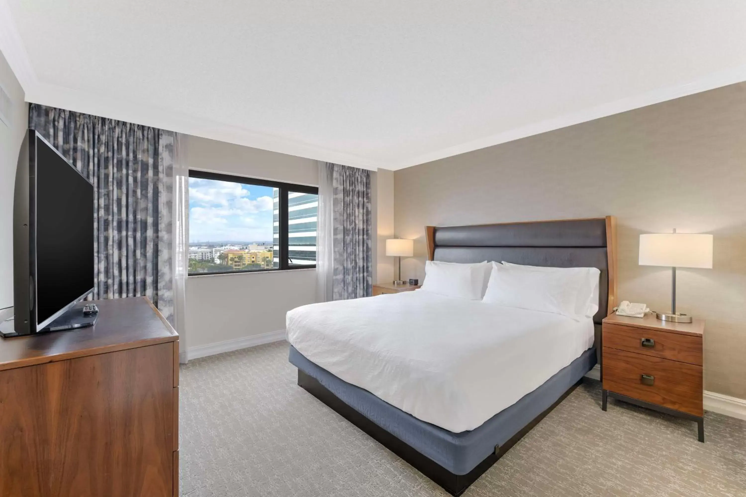 Bed in Embassy Suites by Hilton Anaheim-Orange Bed in Embassy Suites by Hilton Anaheim-Orange