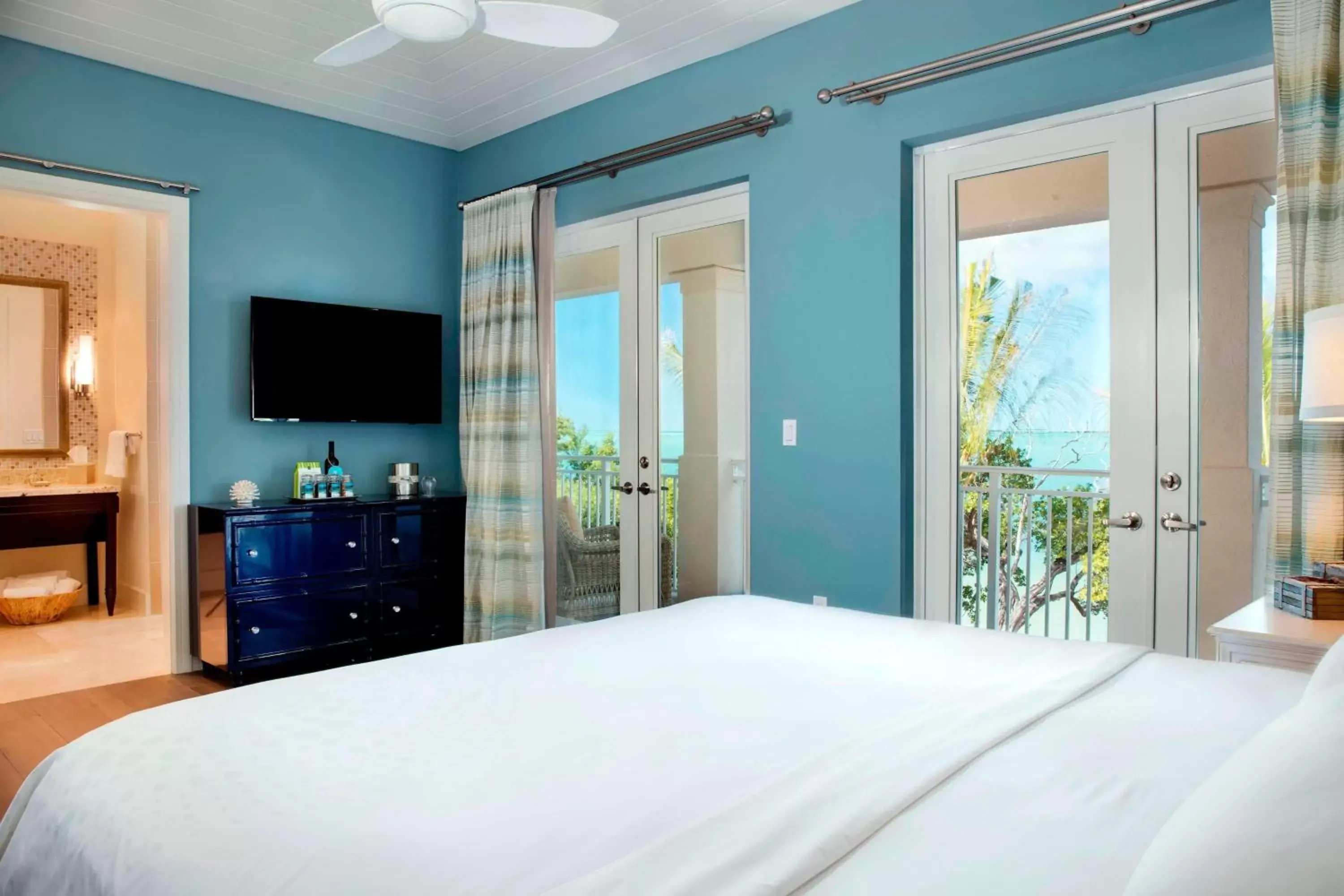 Beach, Bed in Playa Largo Resort & Spa, Autograph Collection