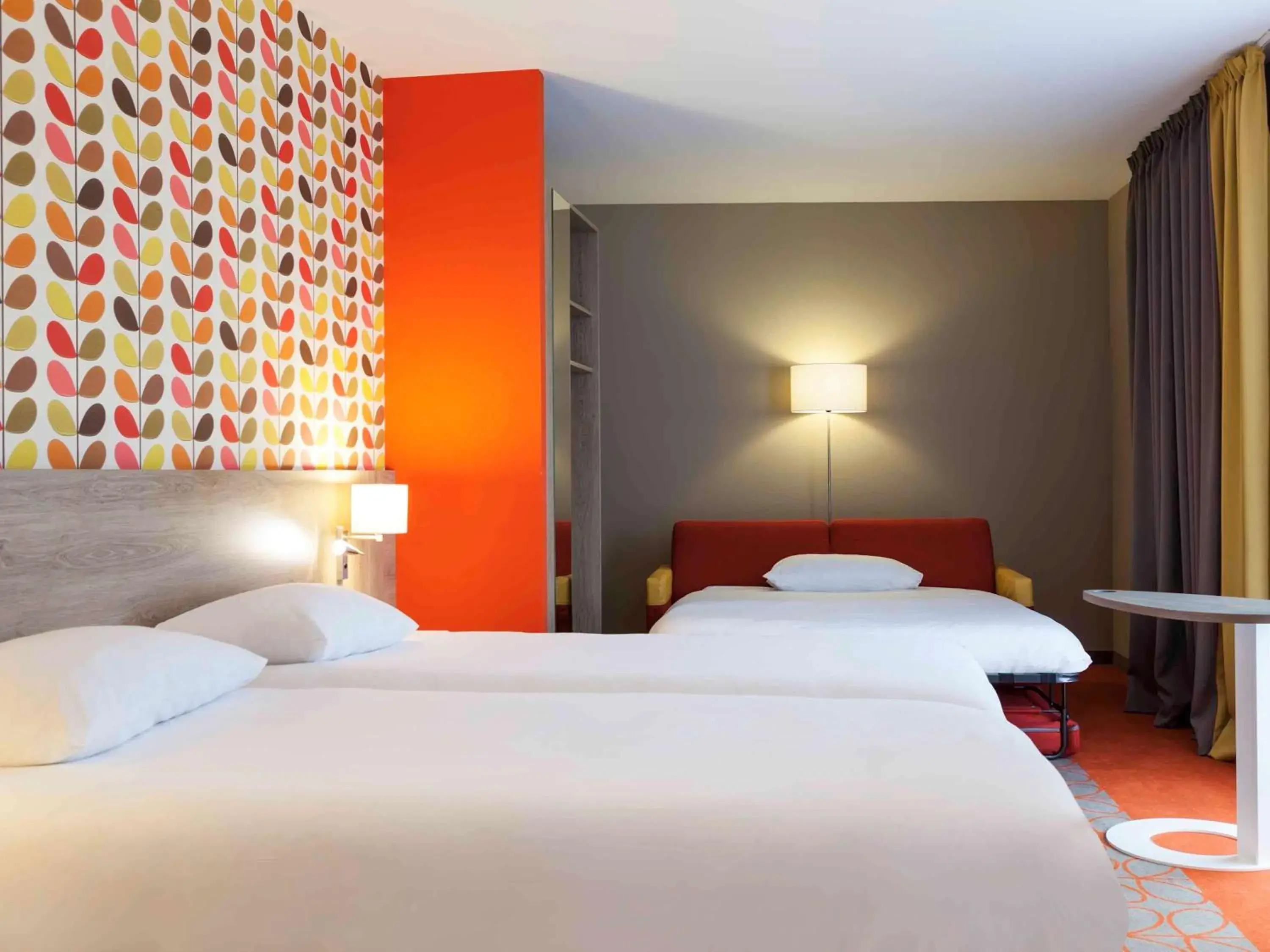 Photo of the whole room, Bed in ibis Styles Chaumont Centre Gare