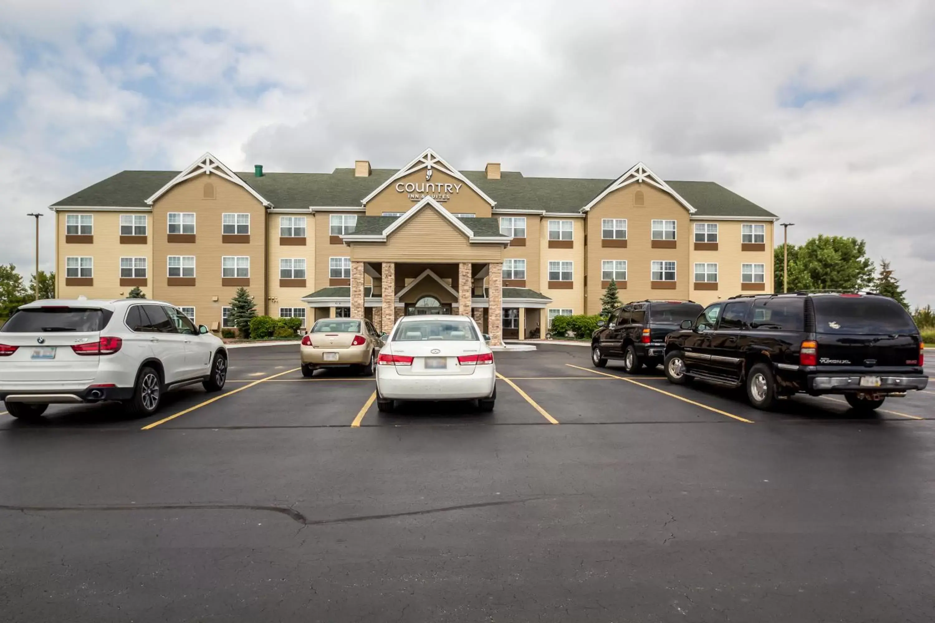 Facade/entrance, Property Building in Country Inn & Suites by Radisson, Fond du Lac, WI
