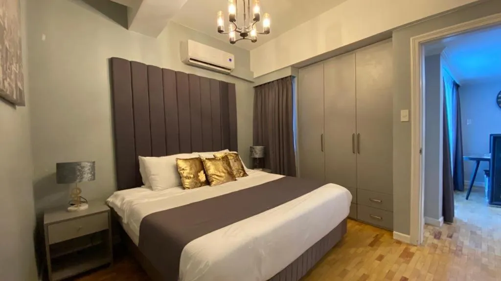 Bedroom, Bed in Mpt Suites